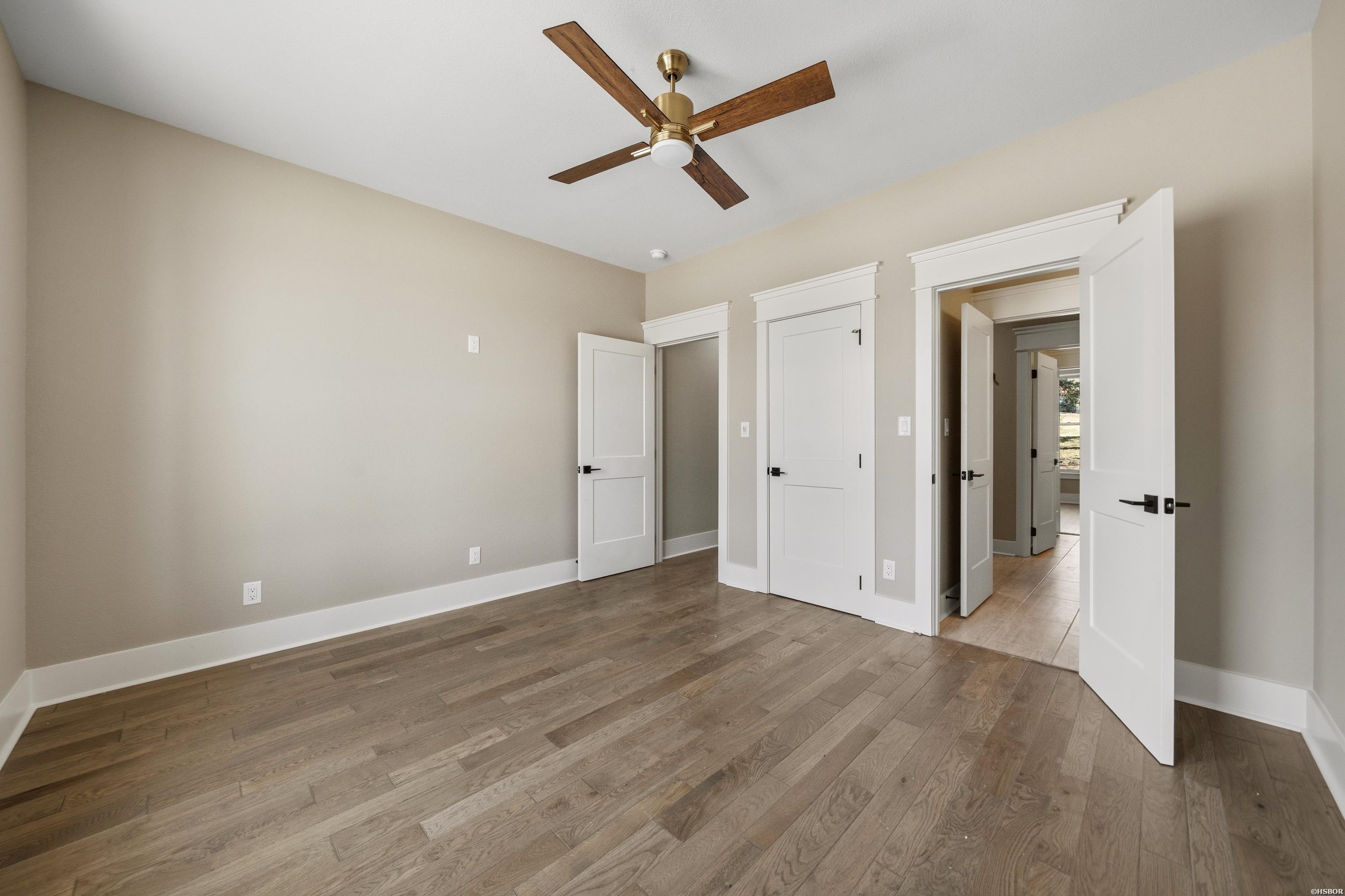 7 LINARES Lane