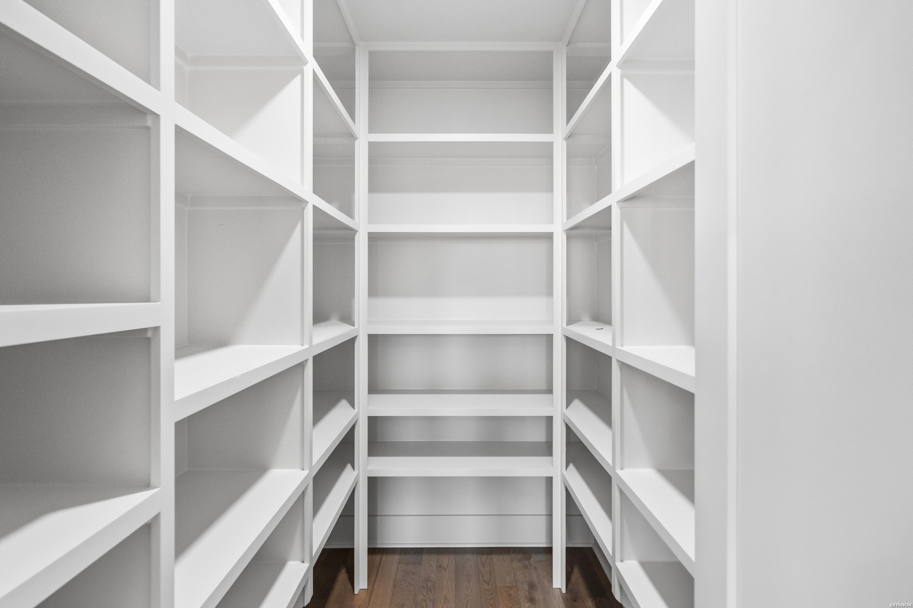 7 LINARES Lane