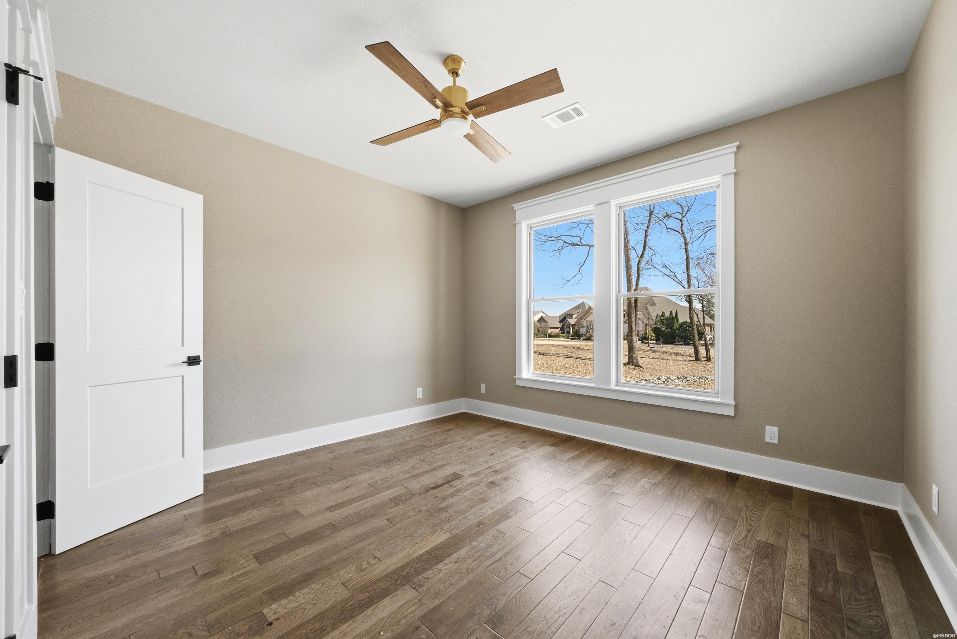 7 LINARES Lane