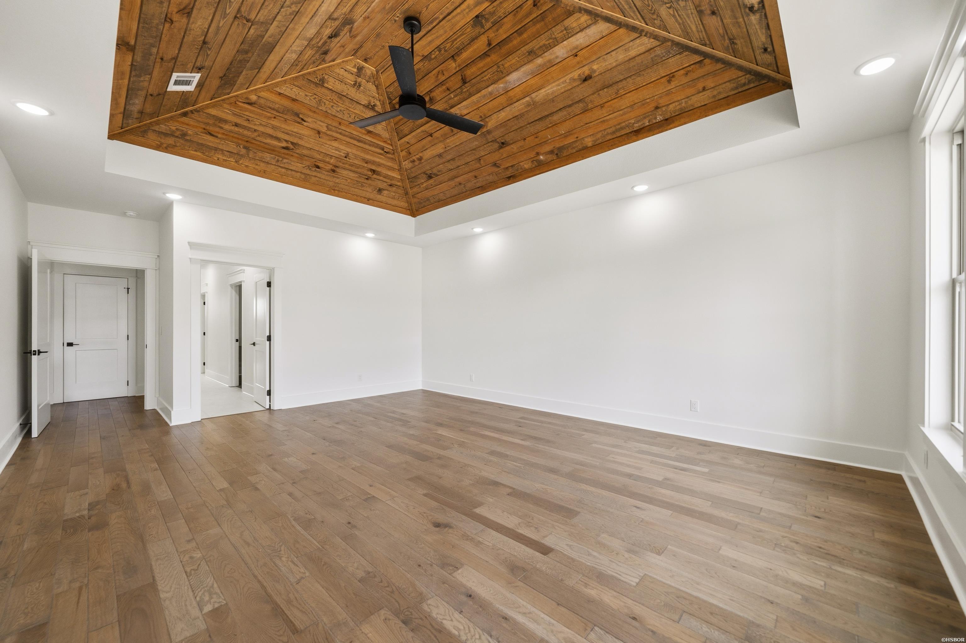 9 LINARES Lane