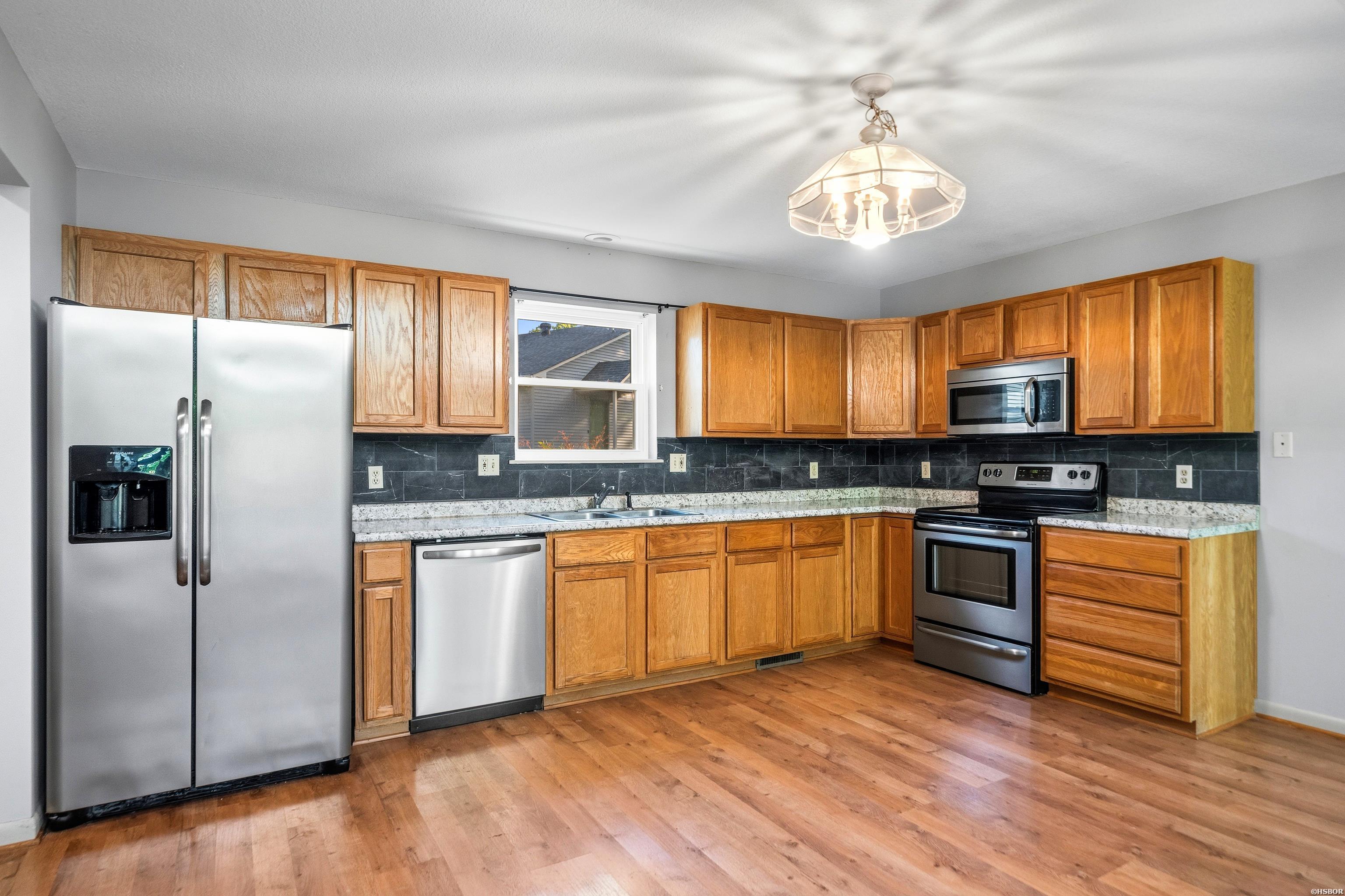 124 LEES LANDING