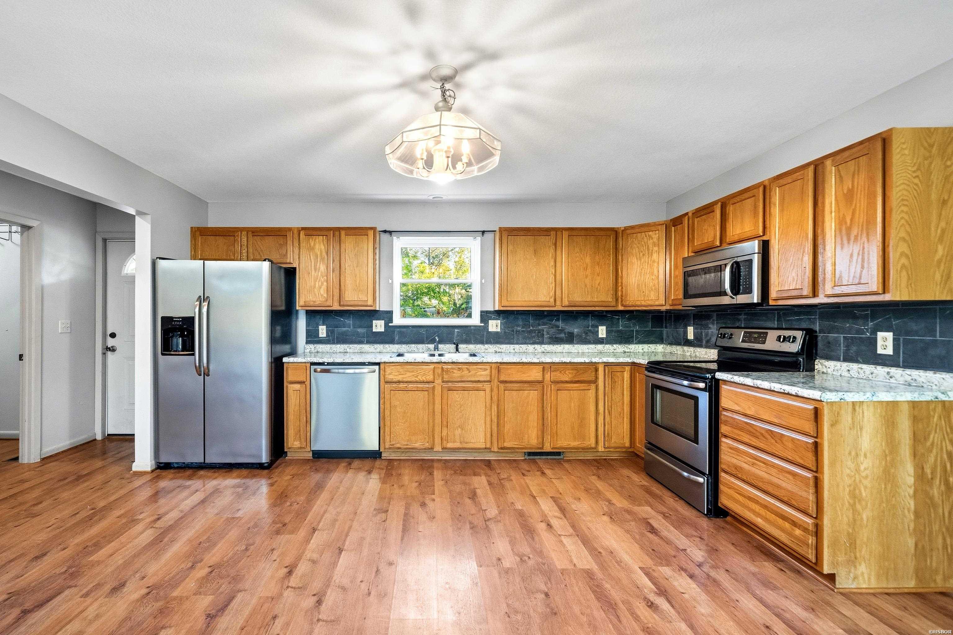 124 LEES LANDING