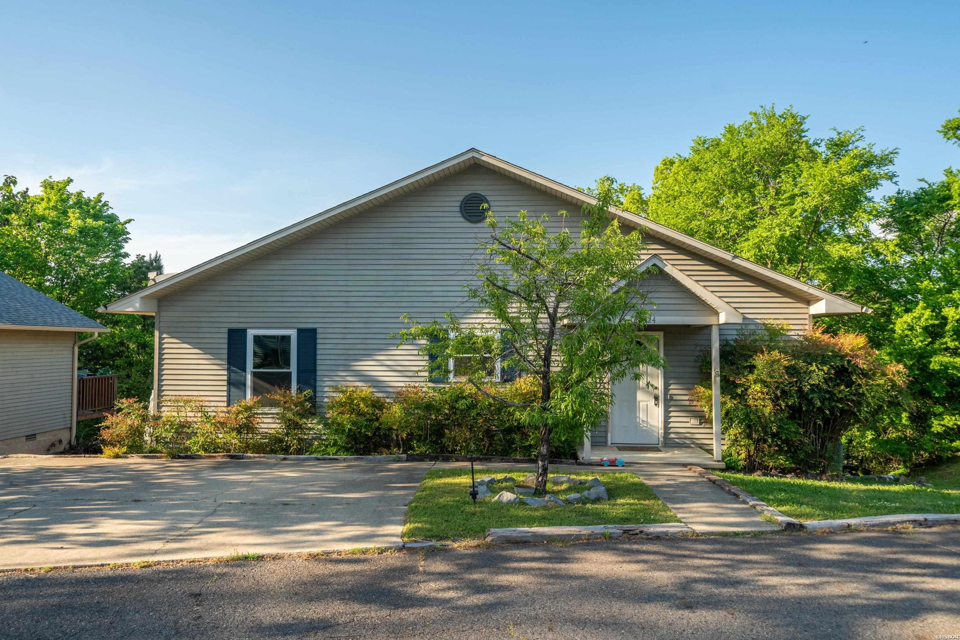 124 LEES LANDING
