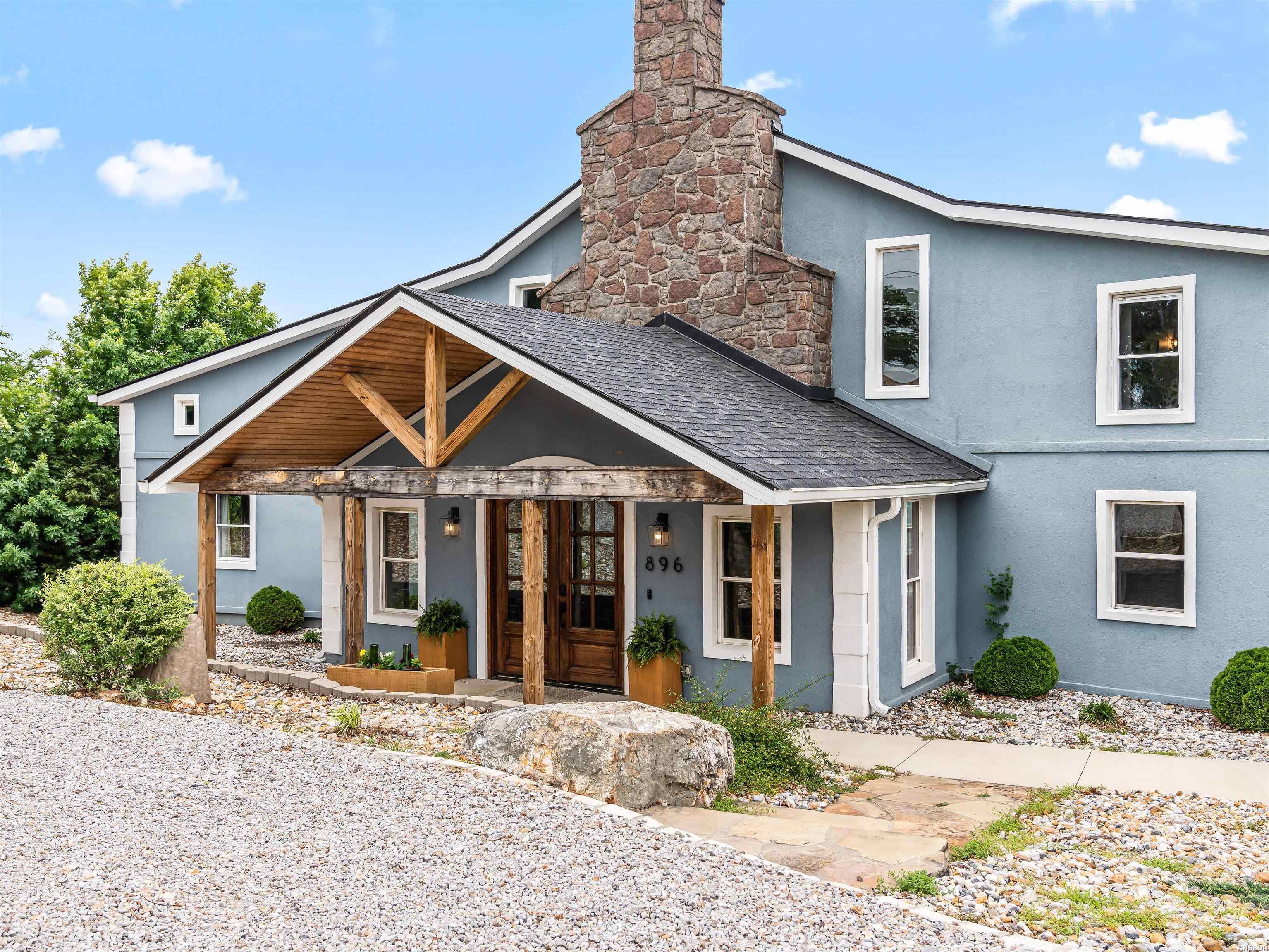 896 MT RIANTE Road