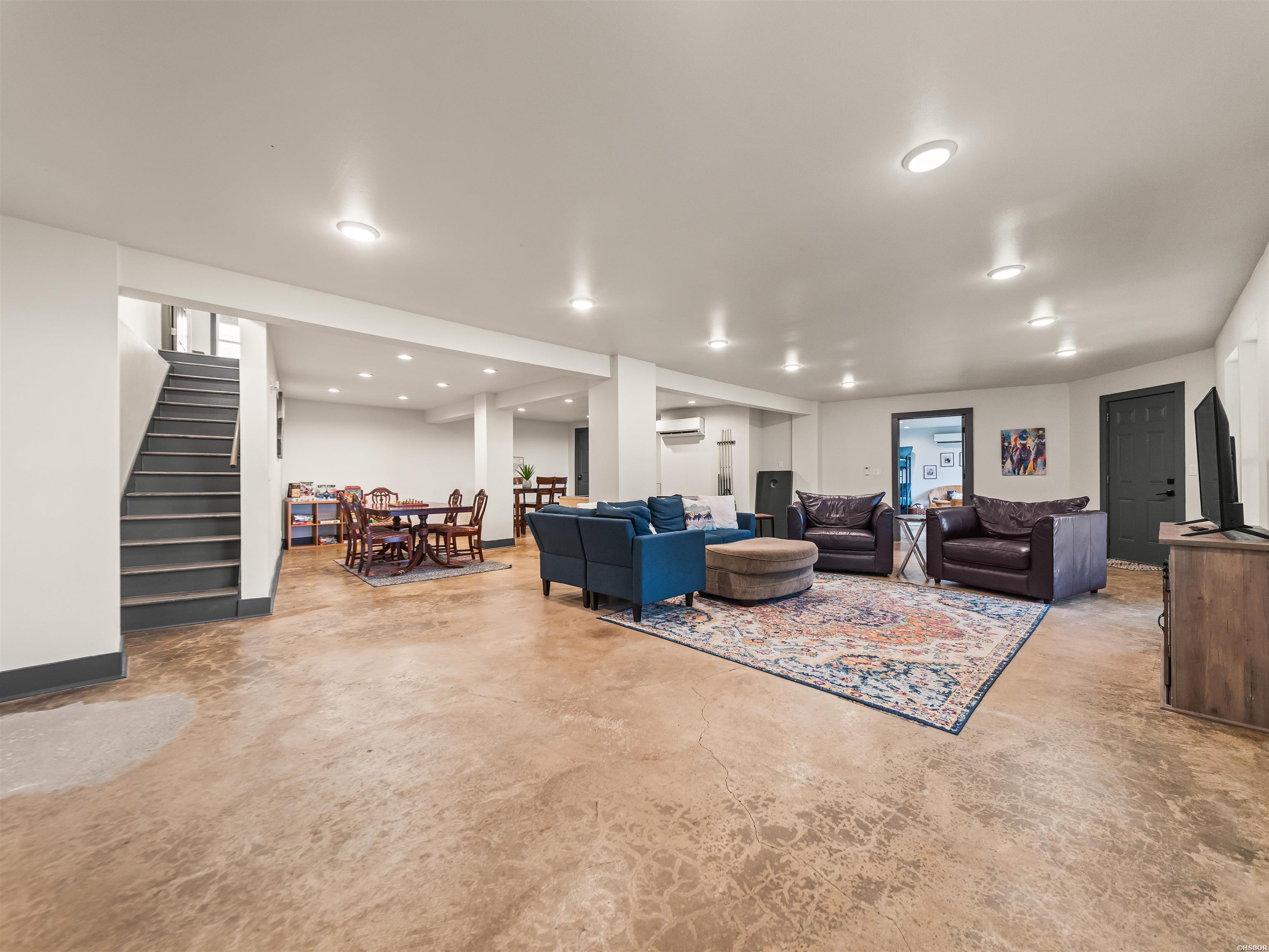 896 MT RIANTE Road