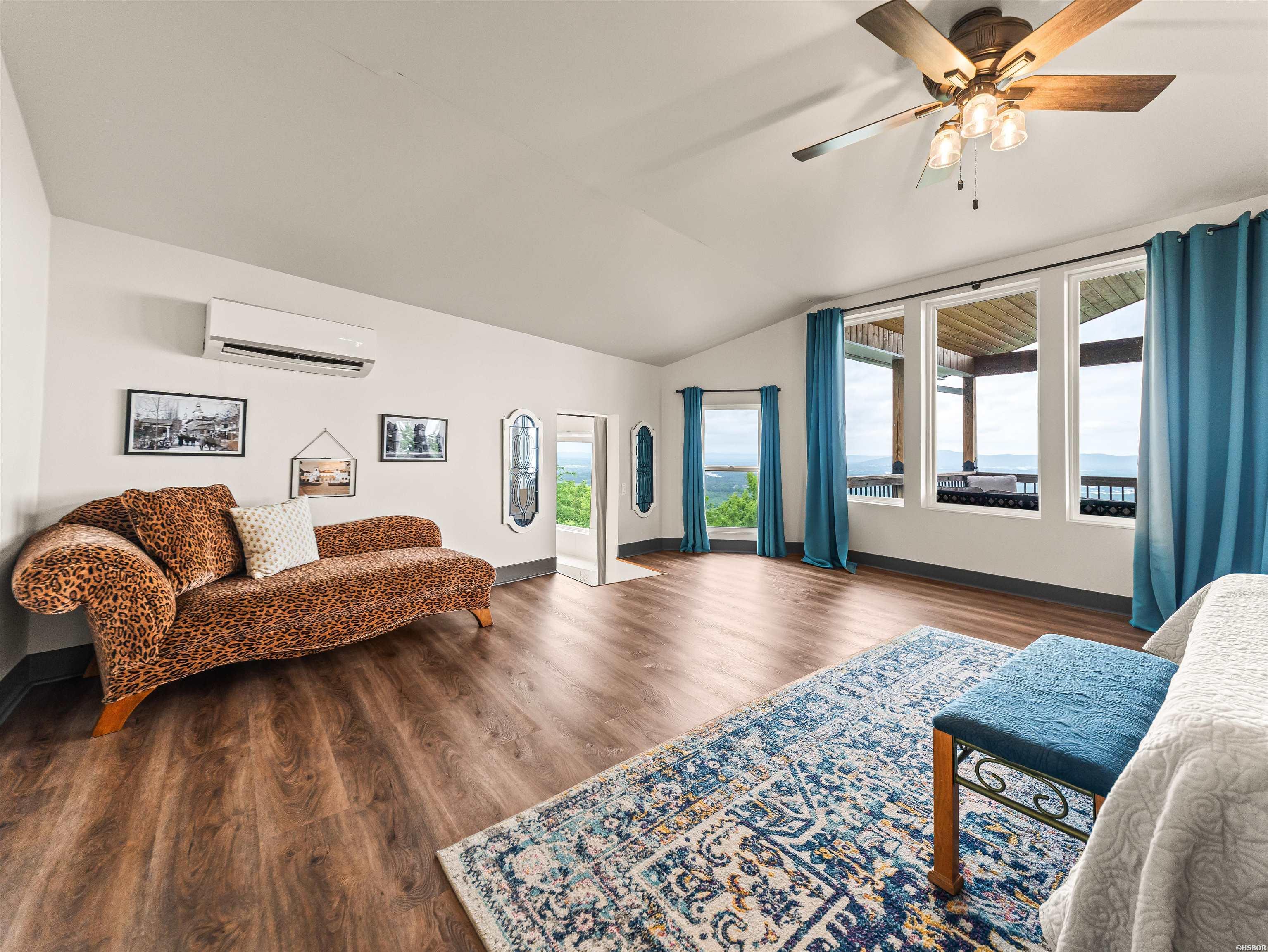 896 MT RIANTE Road