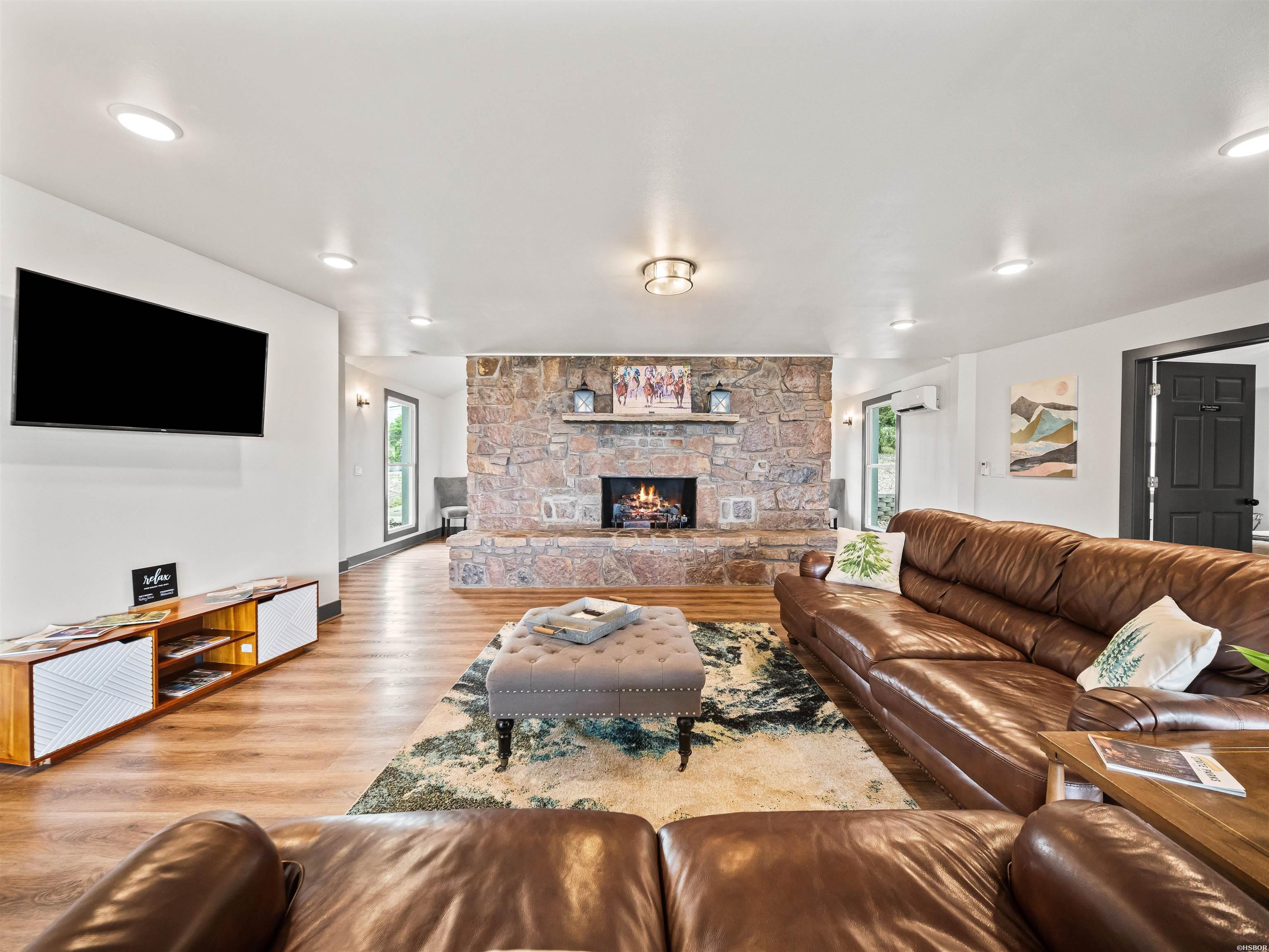 896 MT RIANTE Road