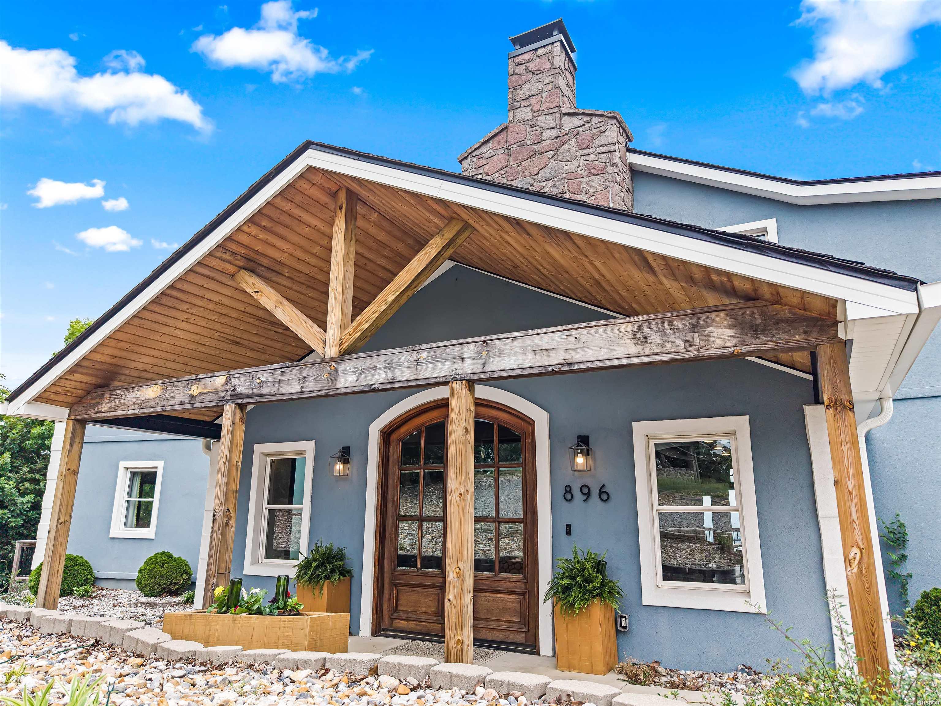 896 MT RIANTE Road