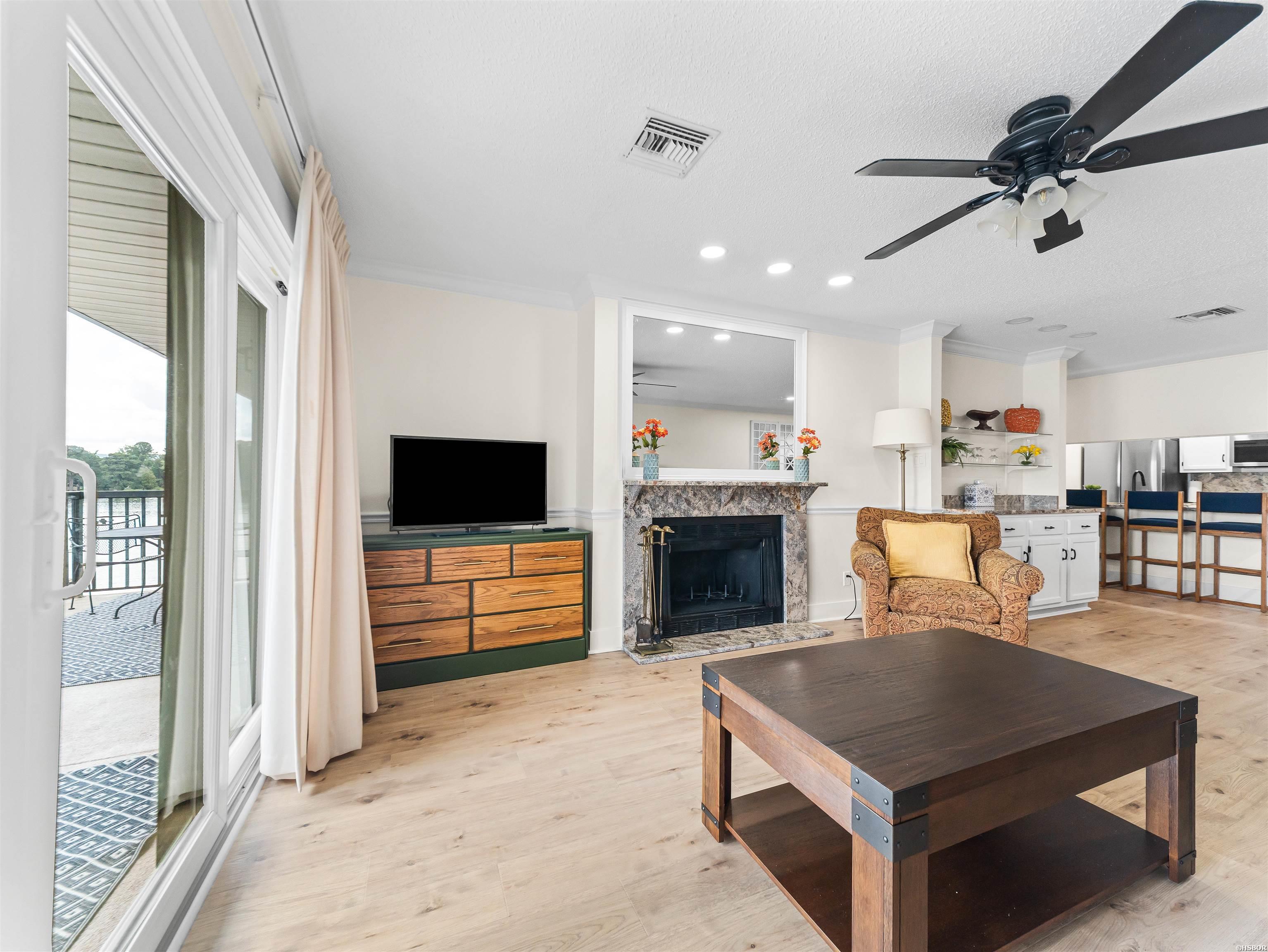 5371 CENTRAL Unit: 6L