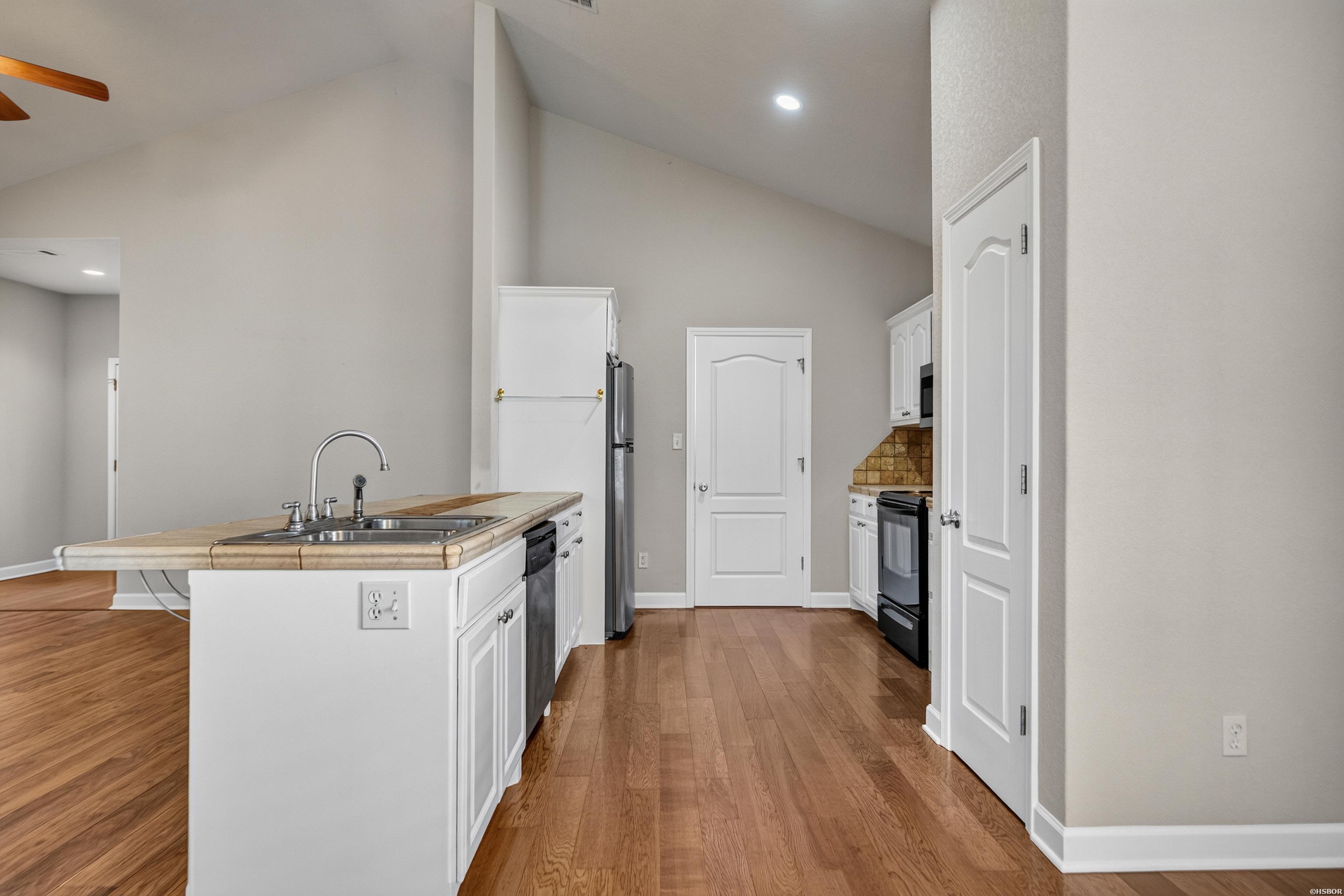 307 LAKESIDE Road