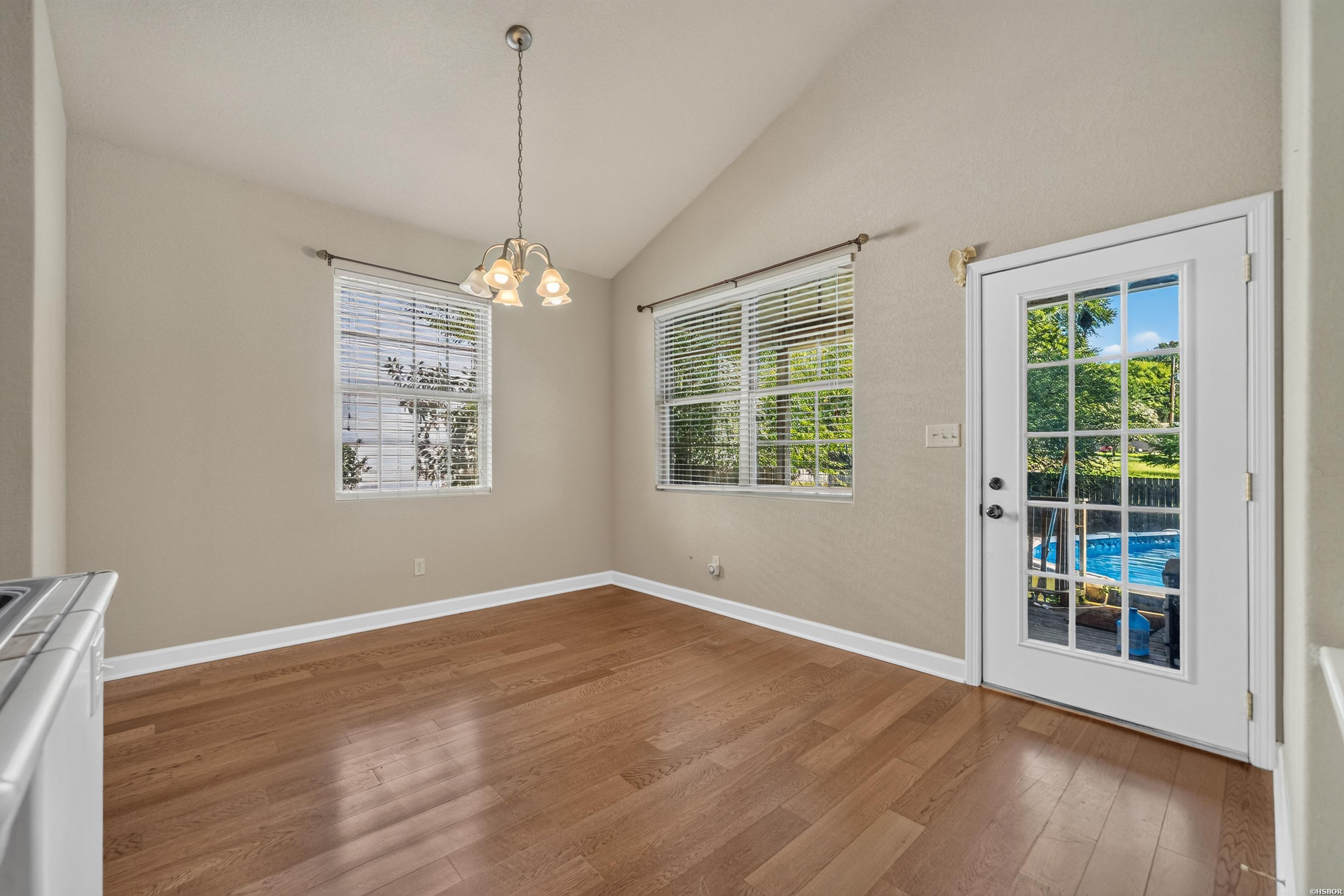 307 LAKESIDE Road