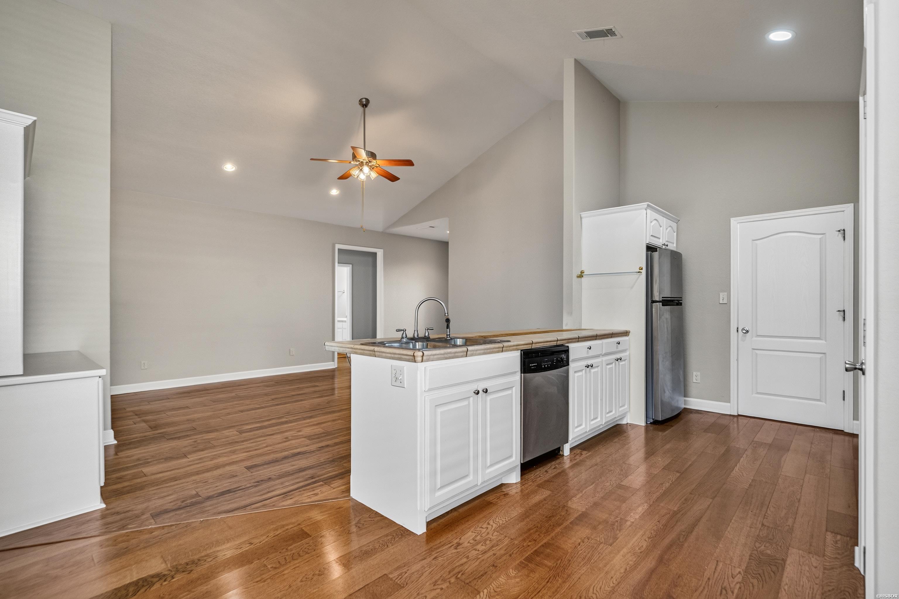 307 LAKESIDE Road