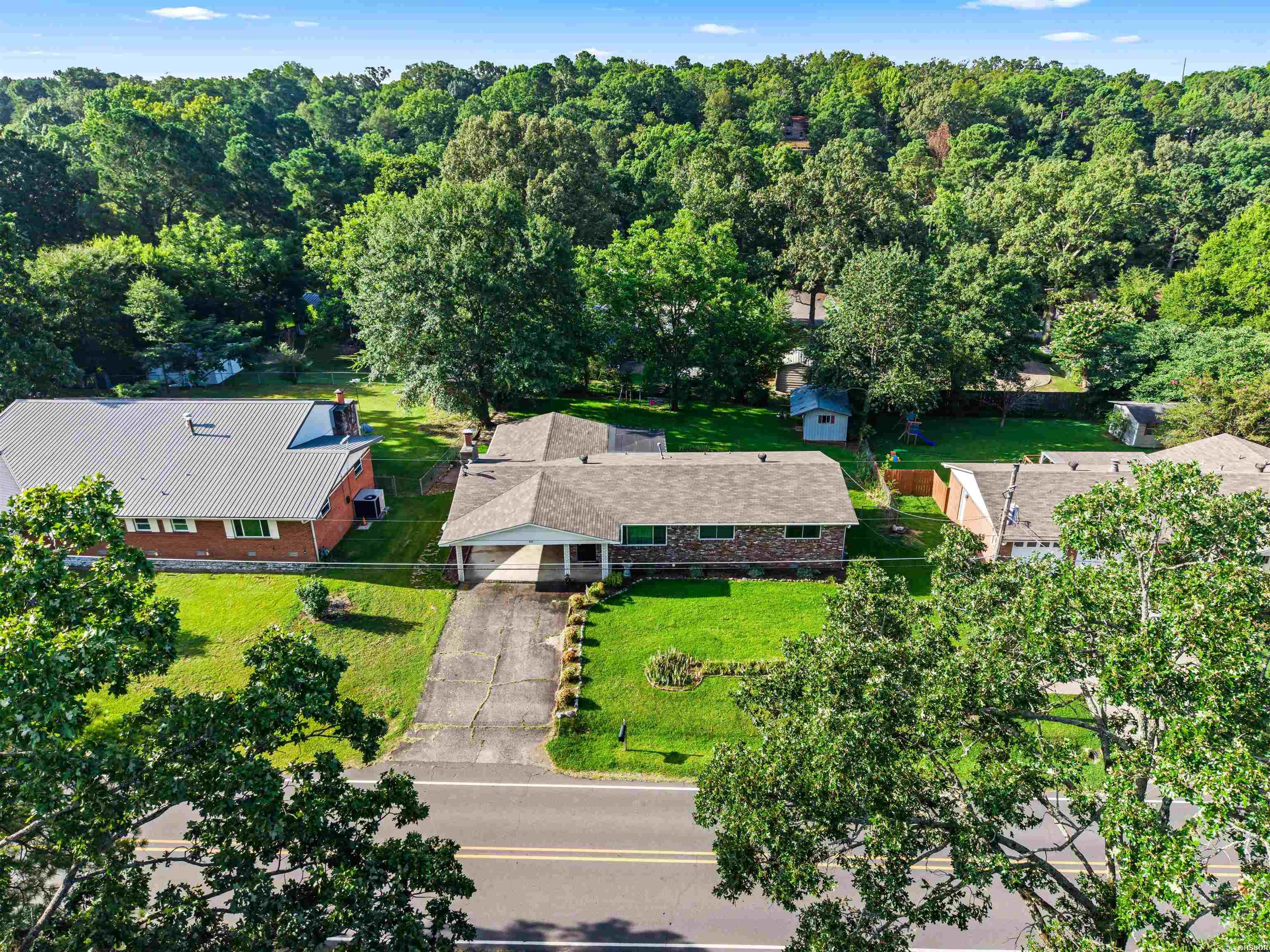 417 LAKESHORE Drive