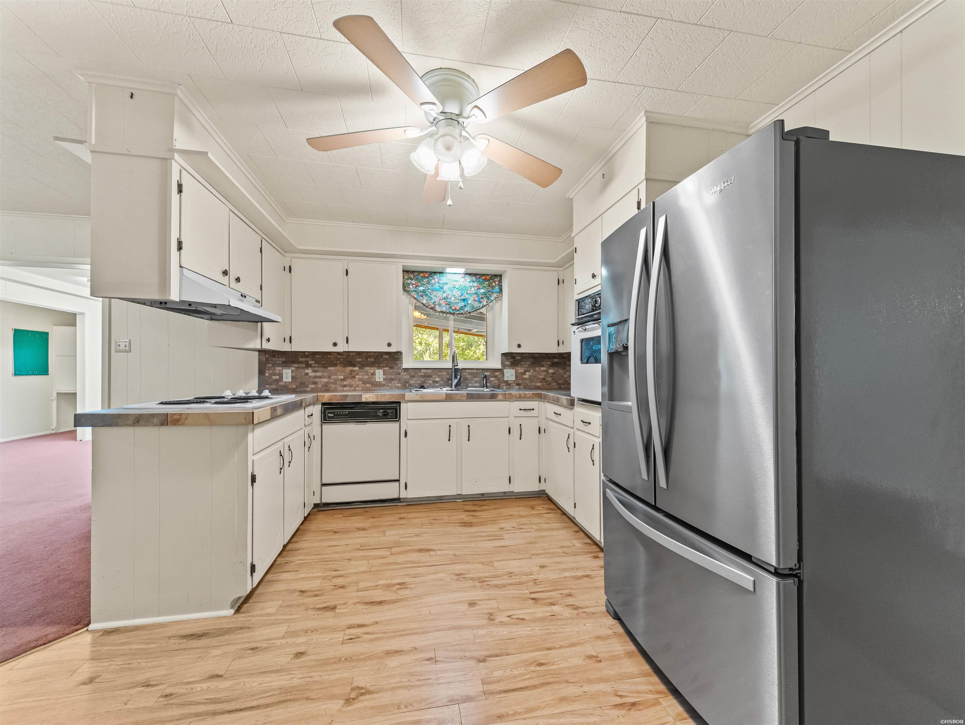 417 LAKESHORE Drive