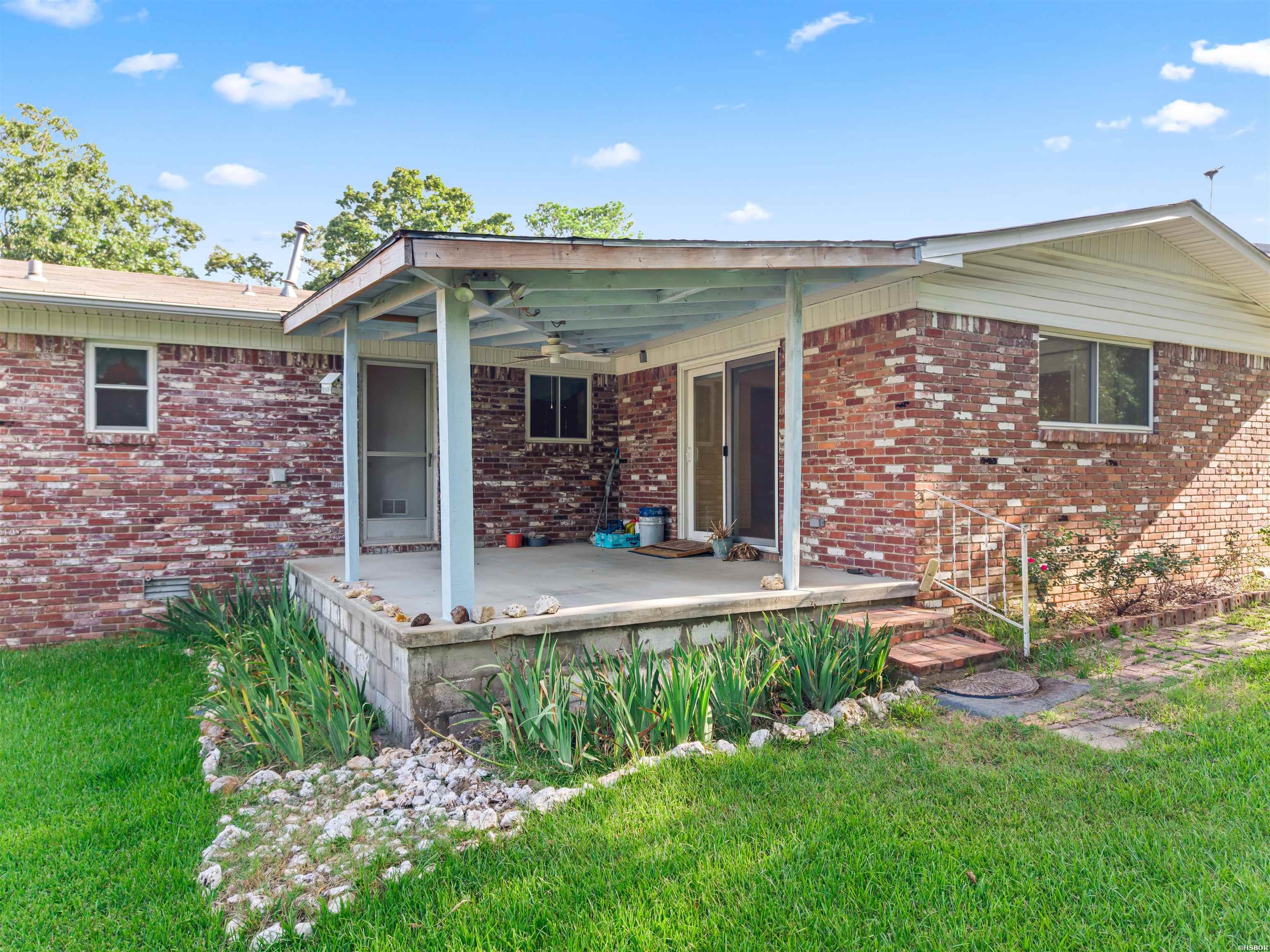 417 LAKESHORE Drive