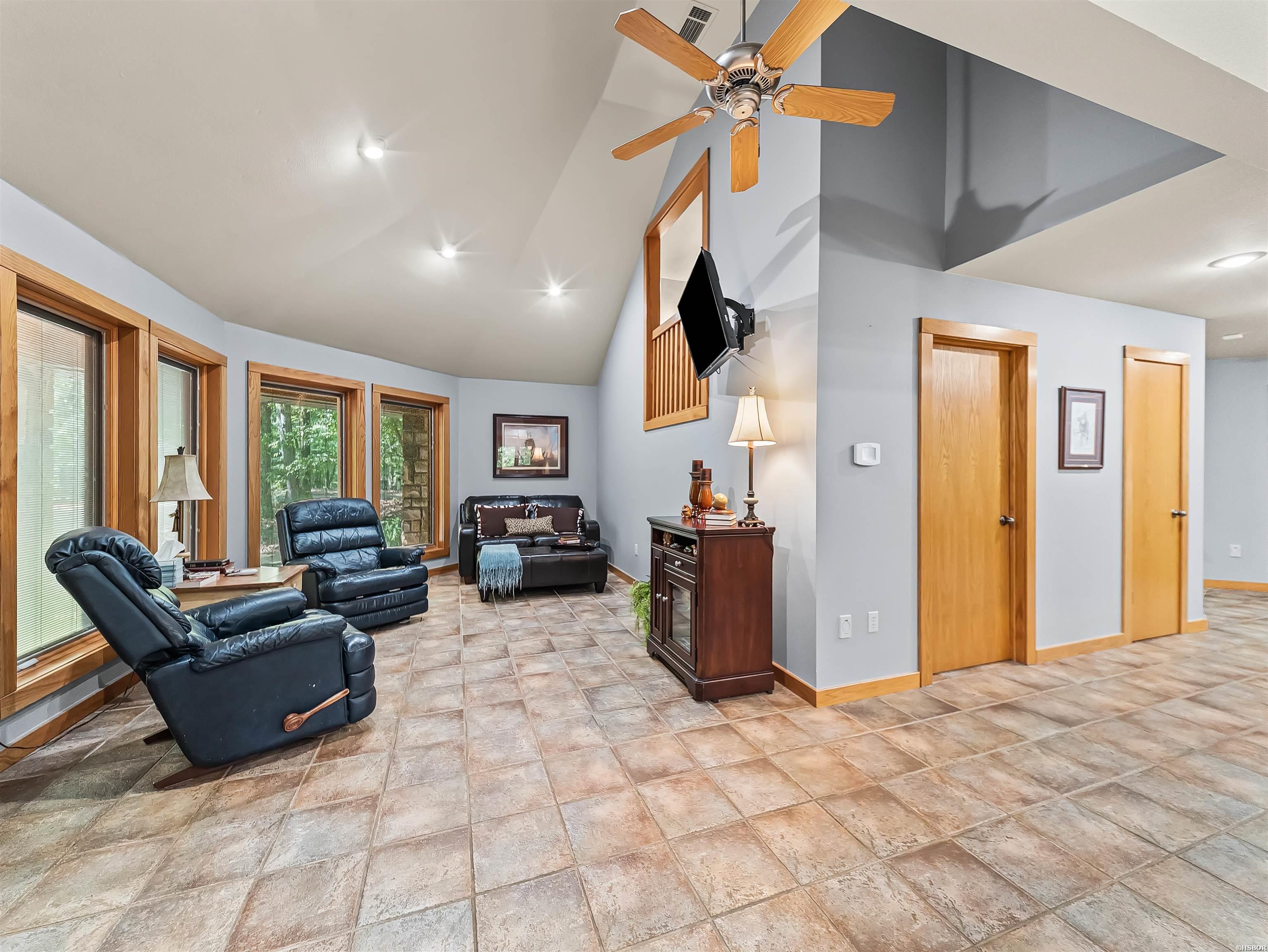 163 QUAIL RUN Lane