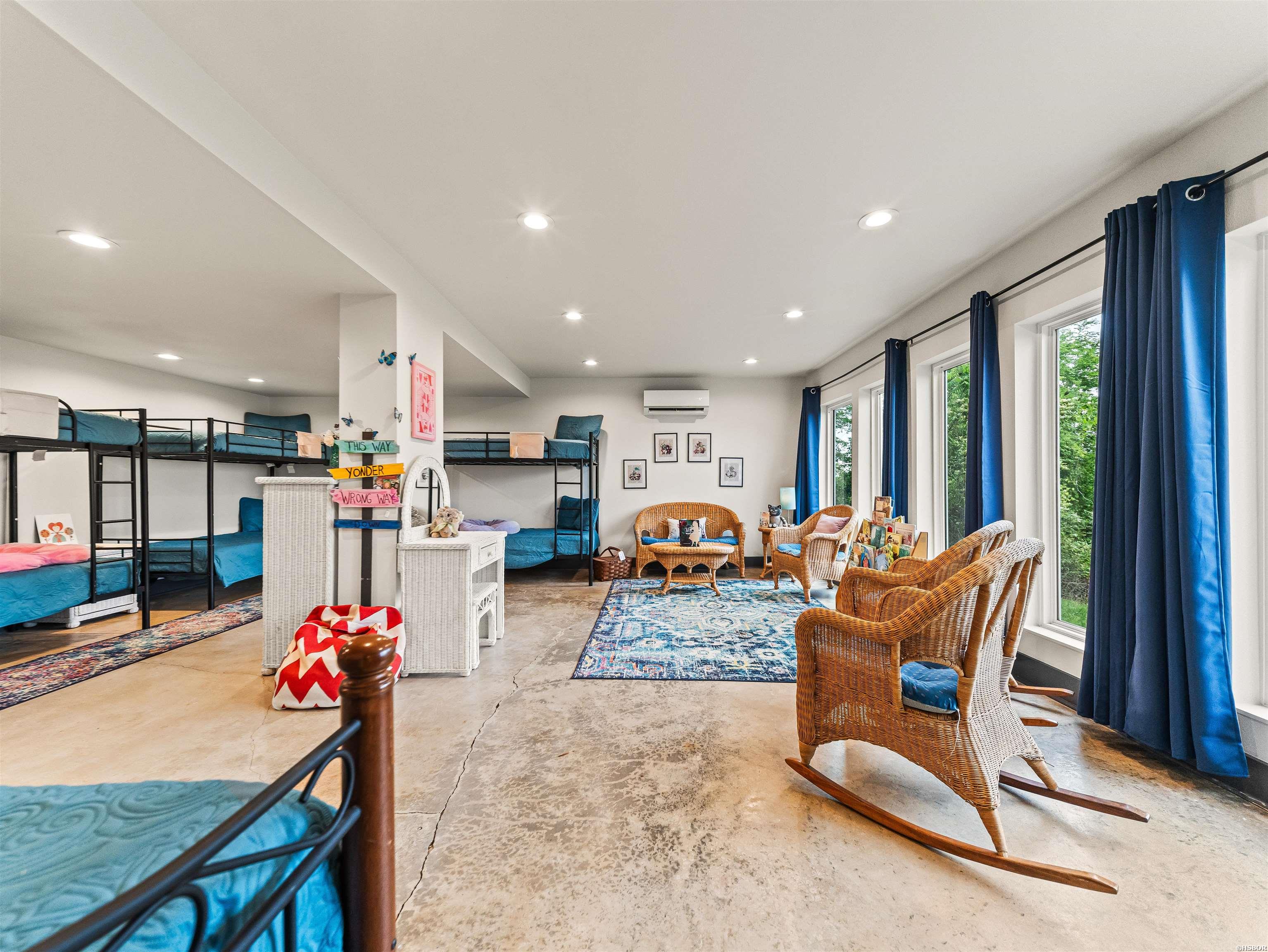 896 MT RIANTE Road