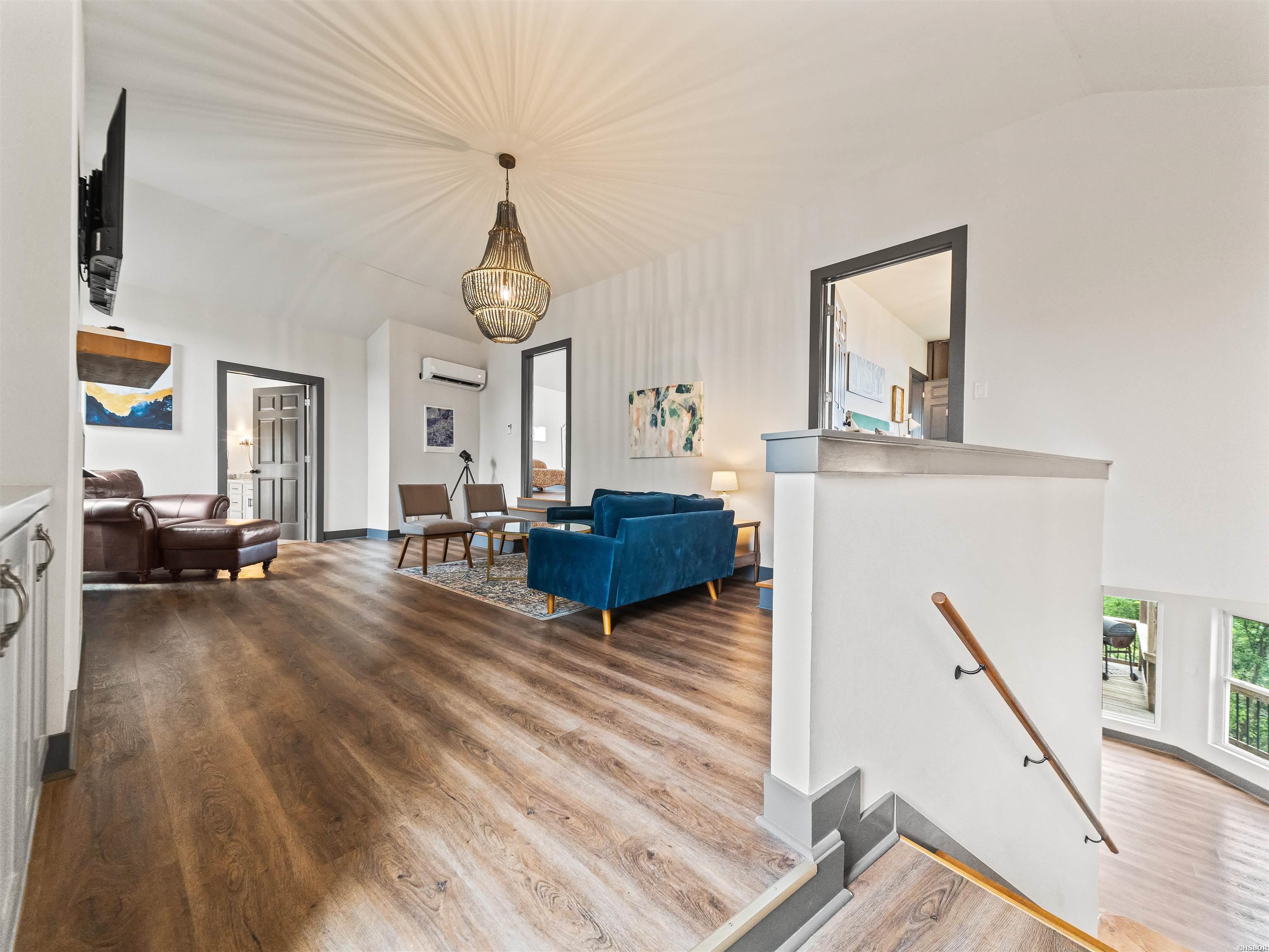 896 MT RIANTE Road