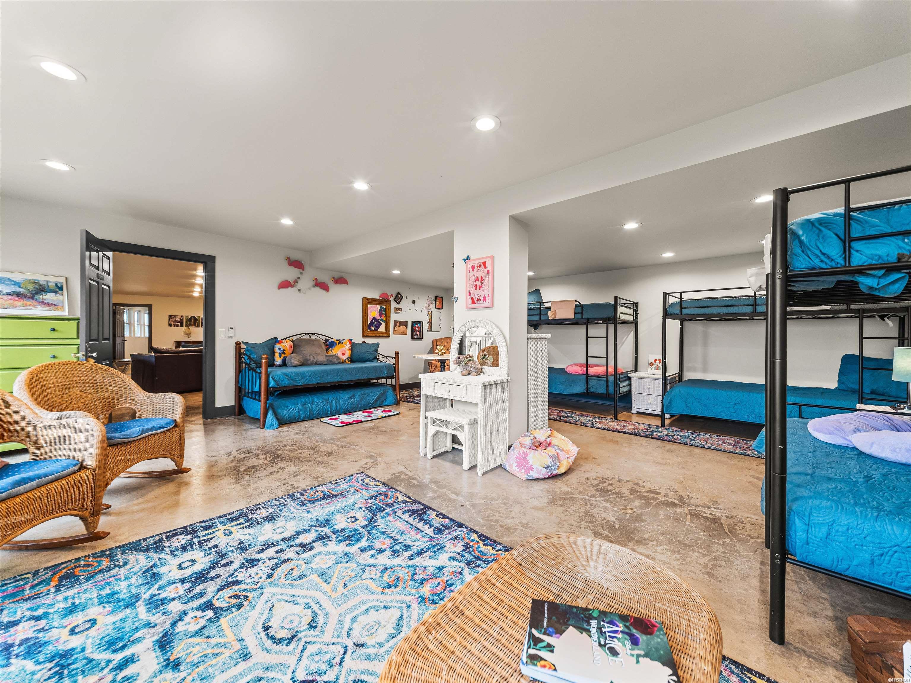 896 MT RIANTE Road