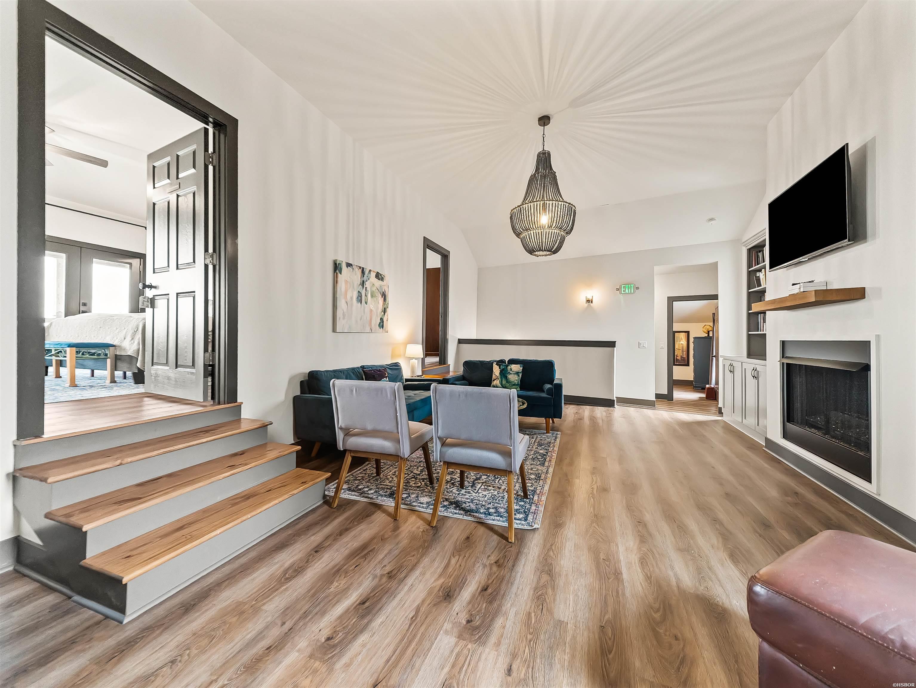 896 MT RIANTE Road