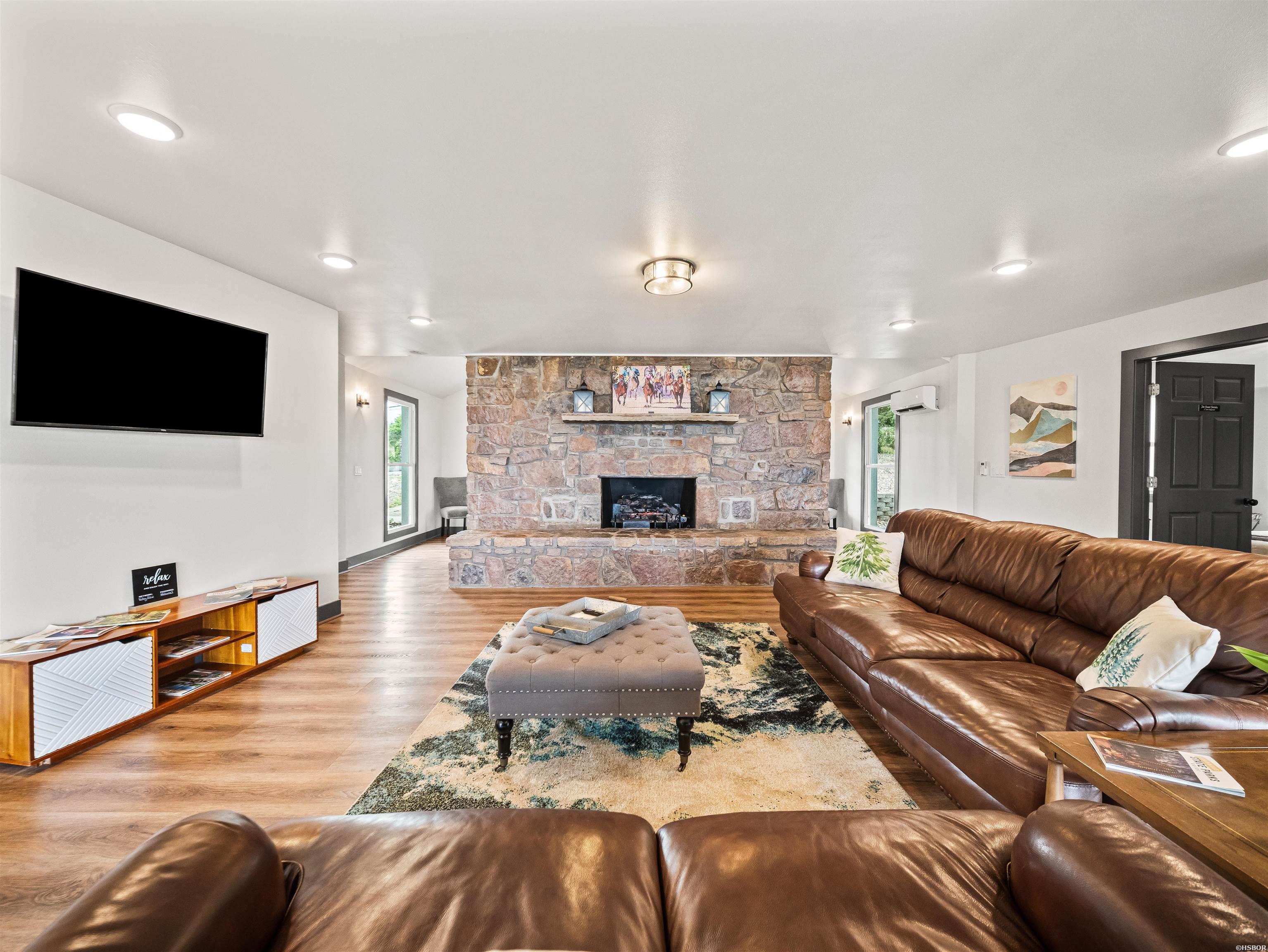 896 MT RIANTE Road