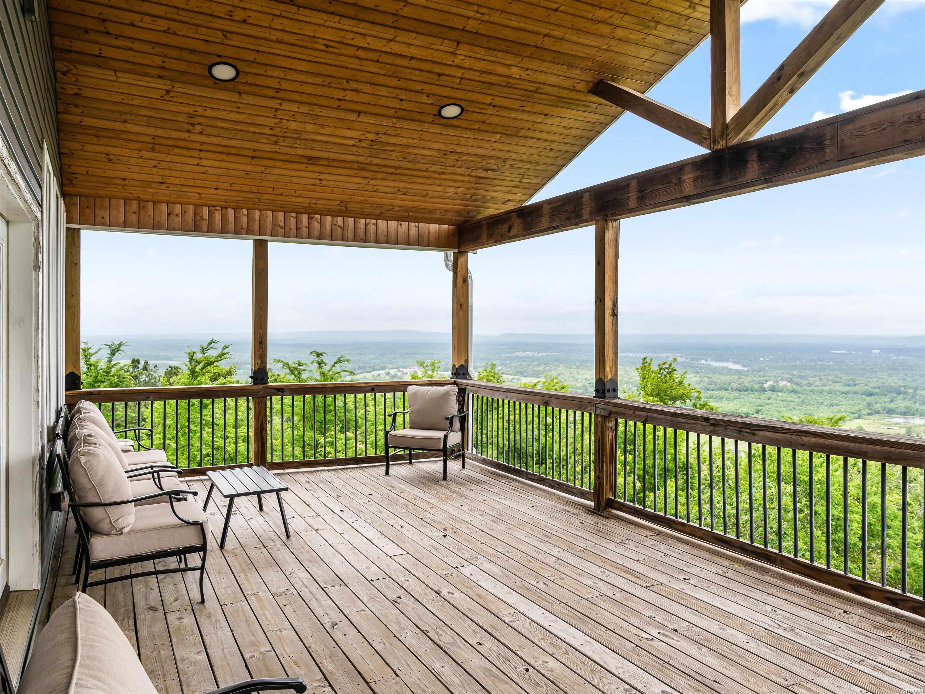 896 MT RIANTE Road