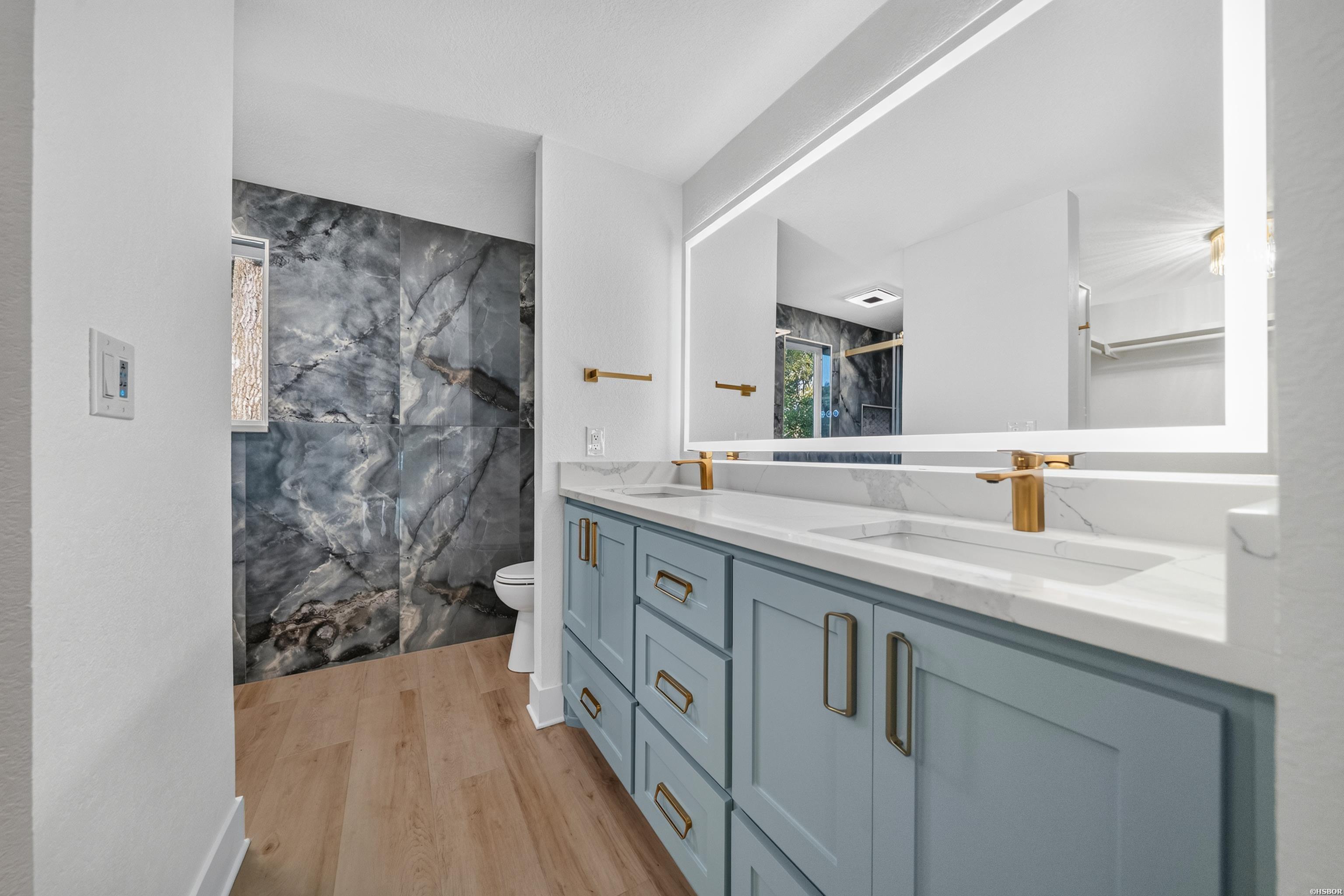 1515 RICHARD Street