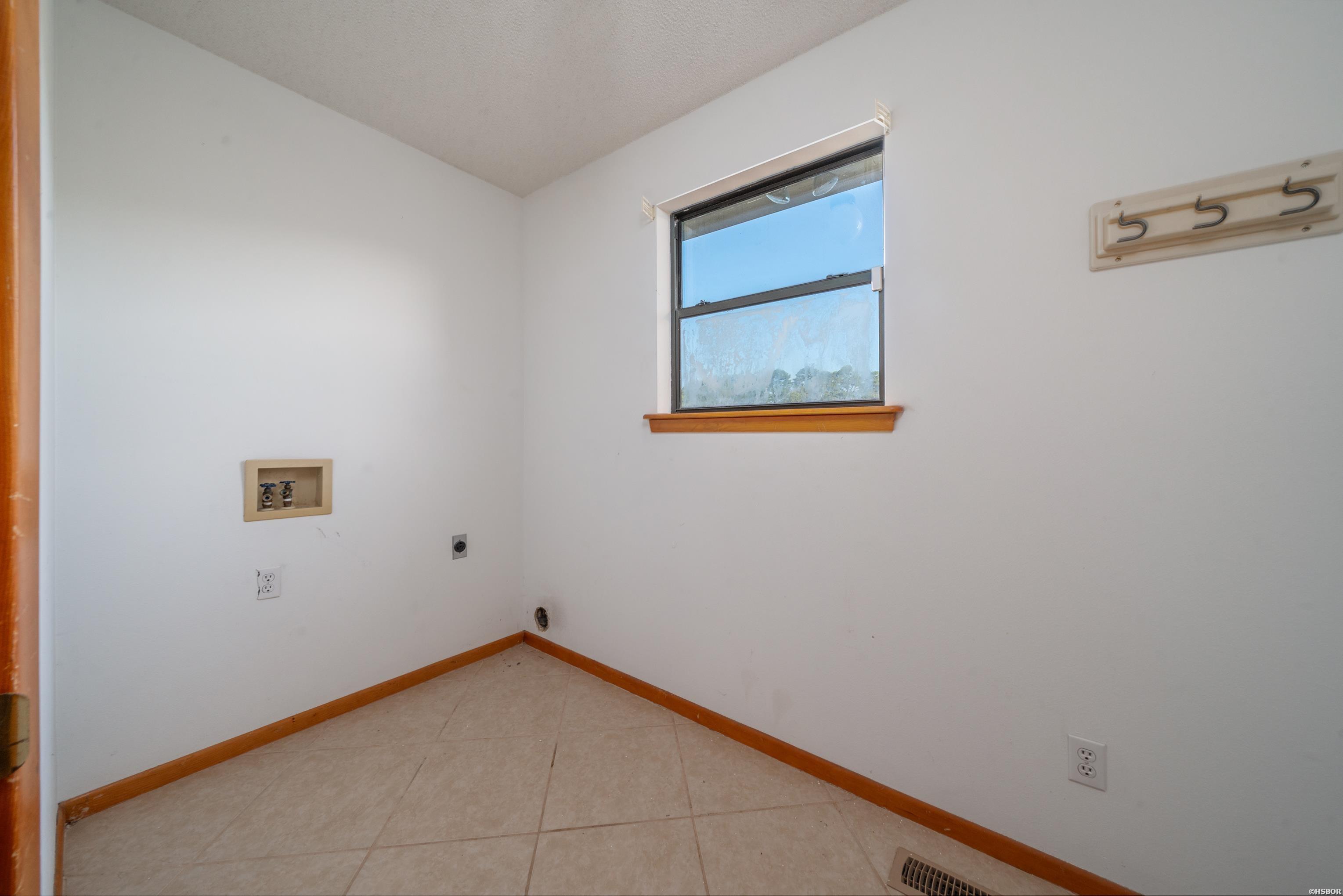 1208 TWIN POINTS Road