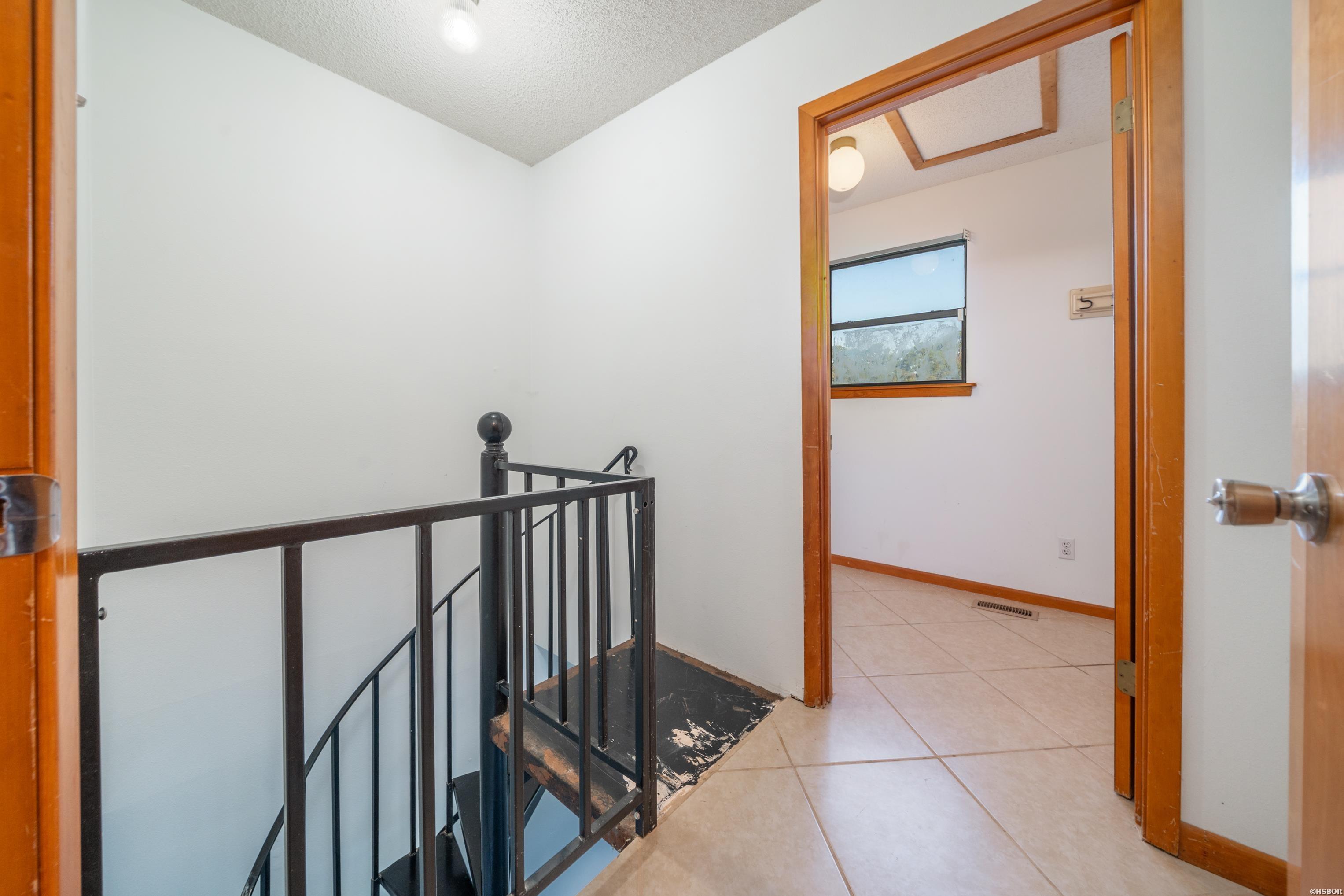 1208 TWIN POINTS Road