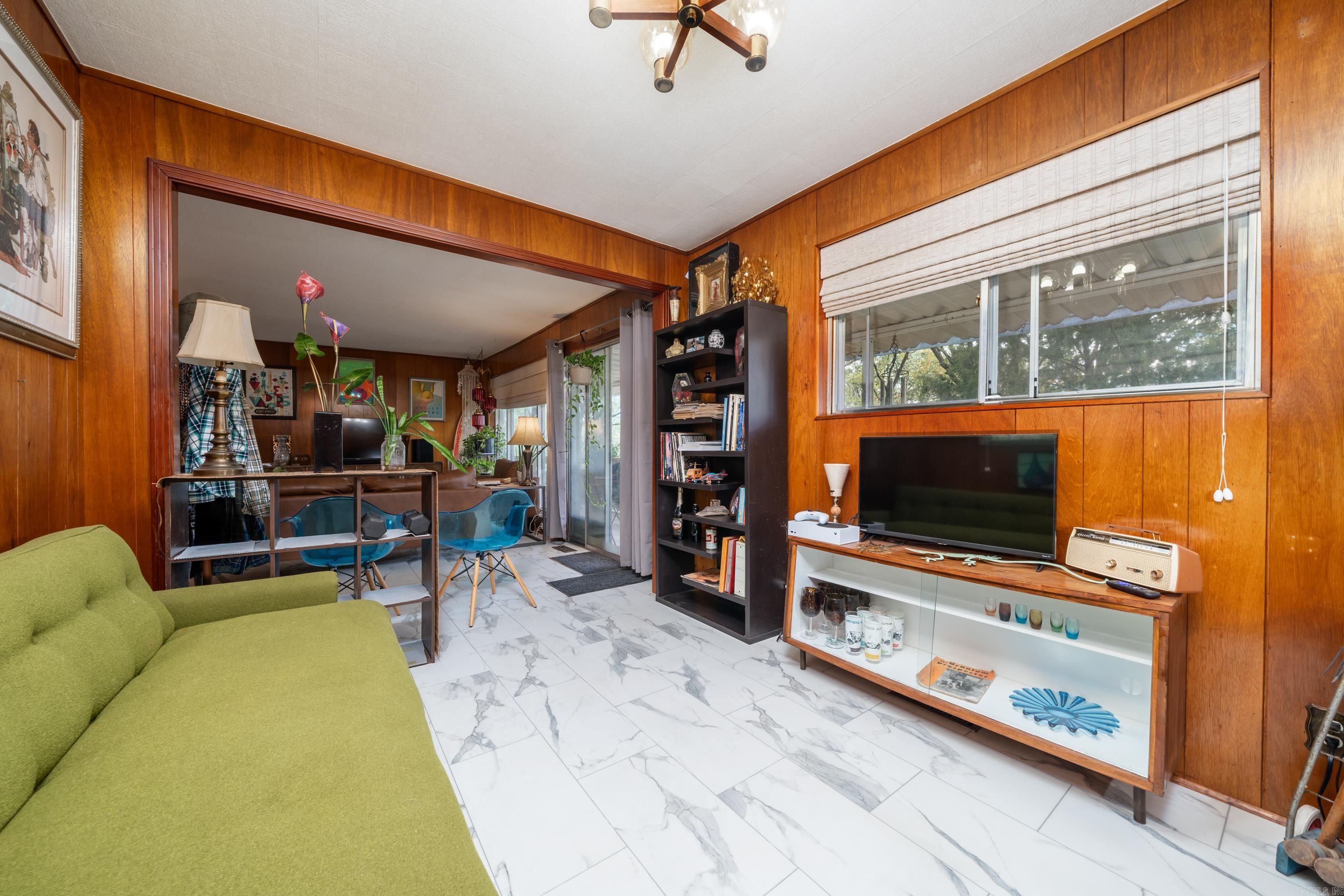 1342 Lakeshore Drive