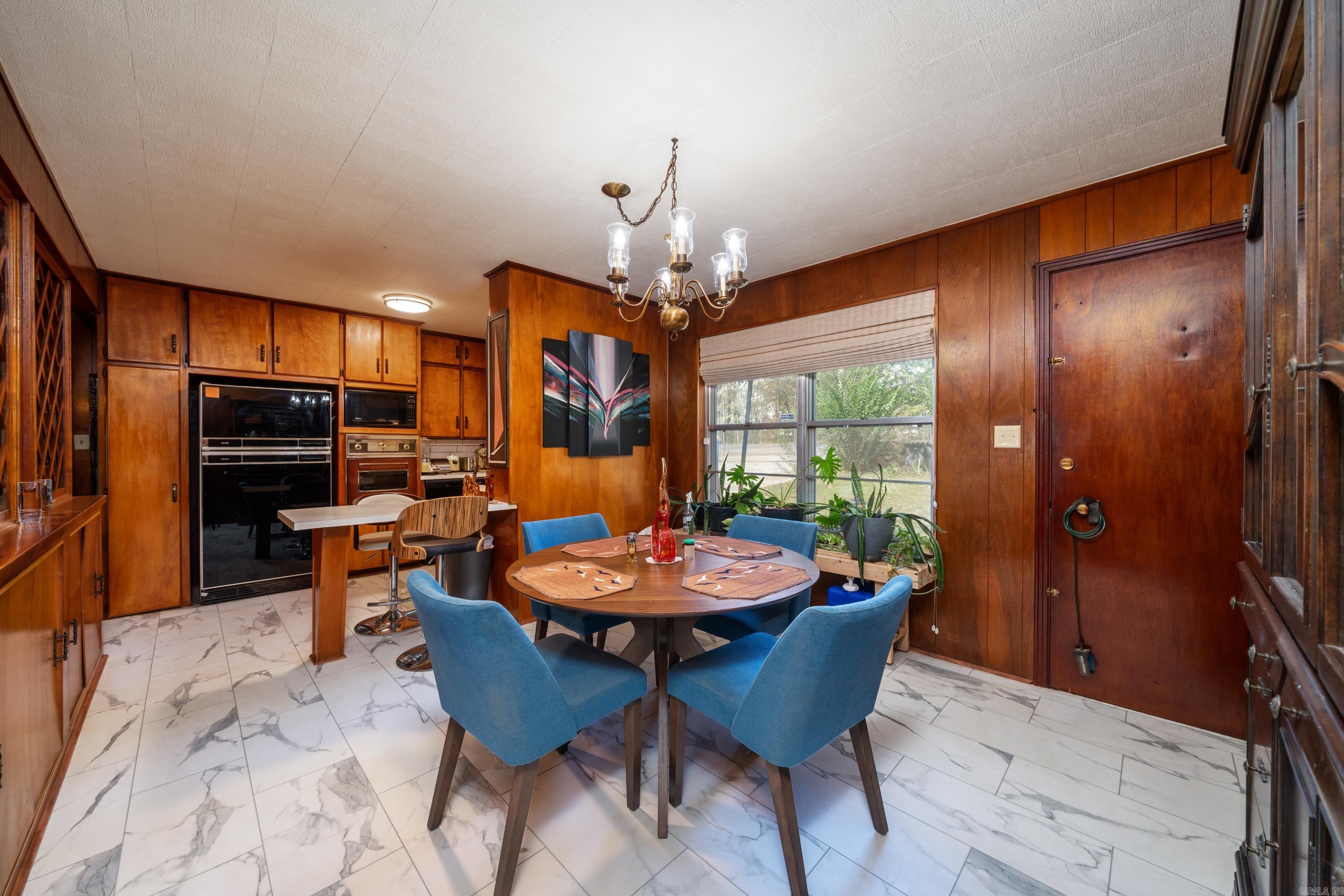 1342 Lakeshore Drive