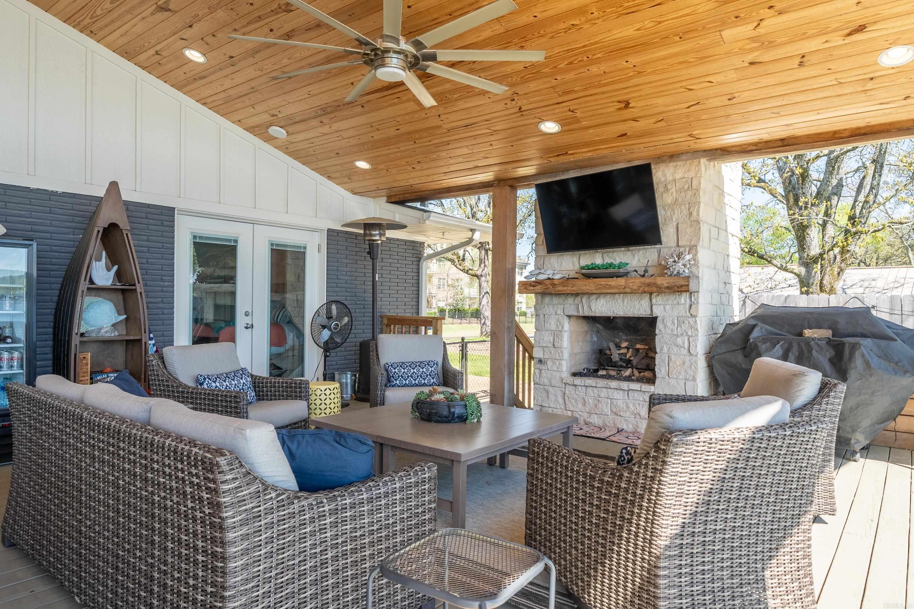 392 Lake Hamilton Drive