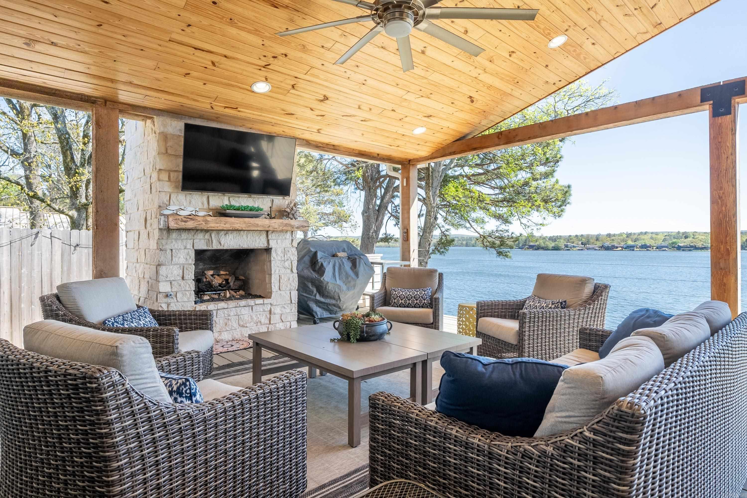 392 Lake Hamilton Drive