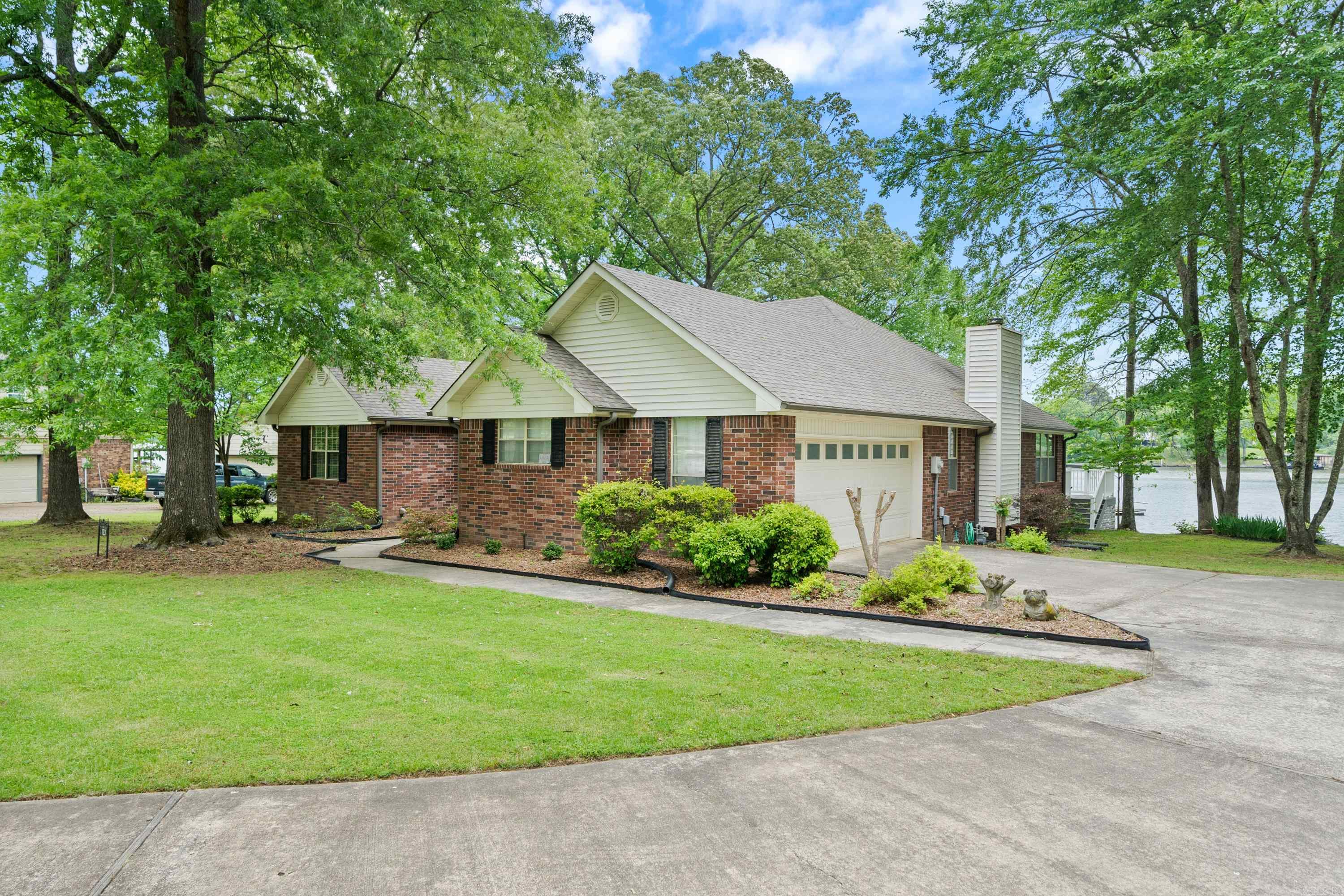 123 Lakesouth Terrace