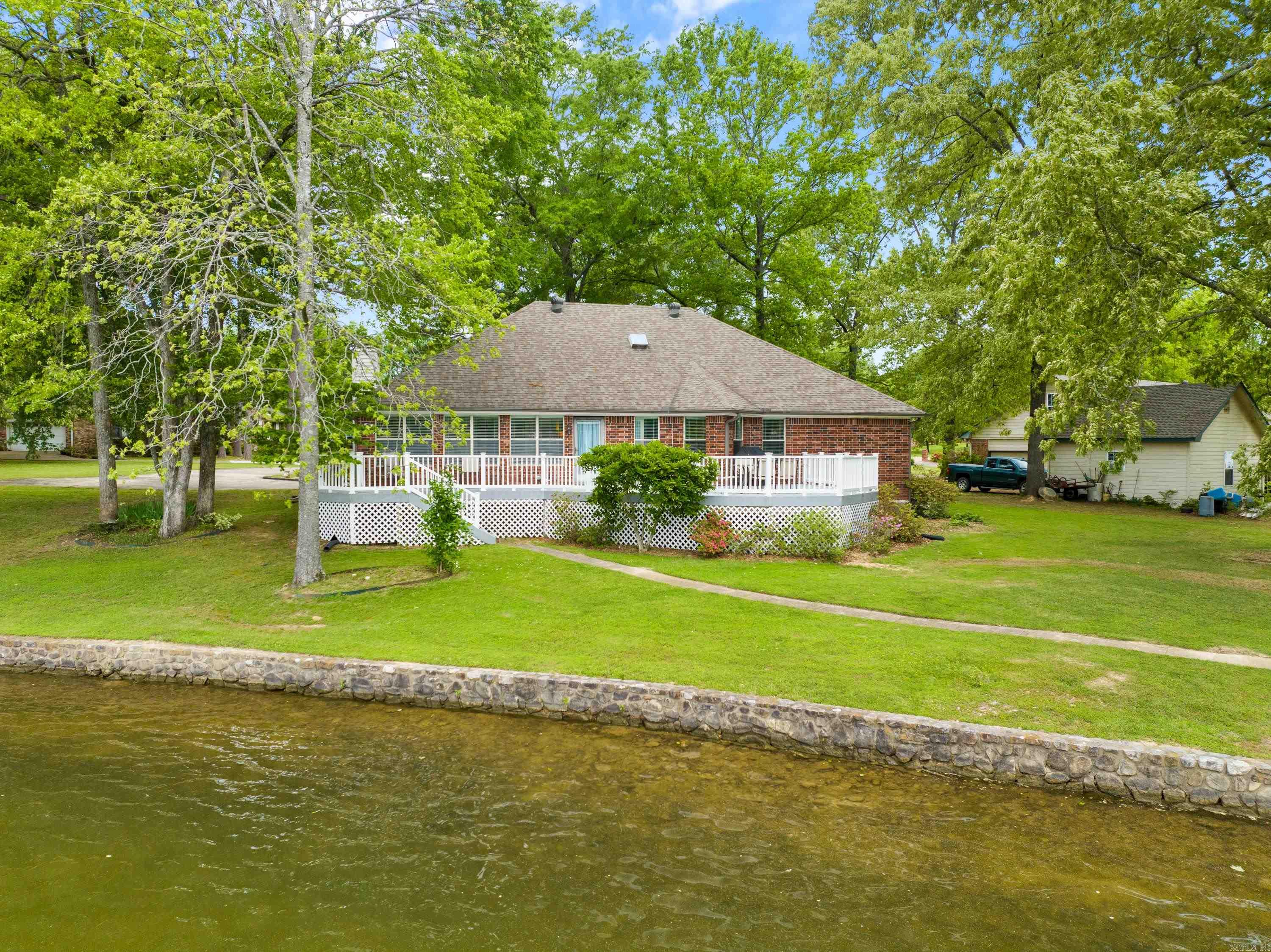 123 Lakesouth Terrace