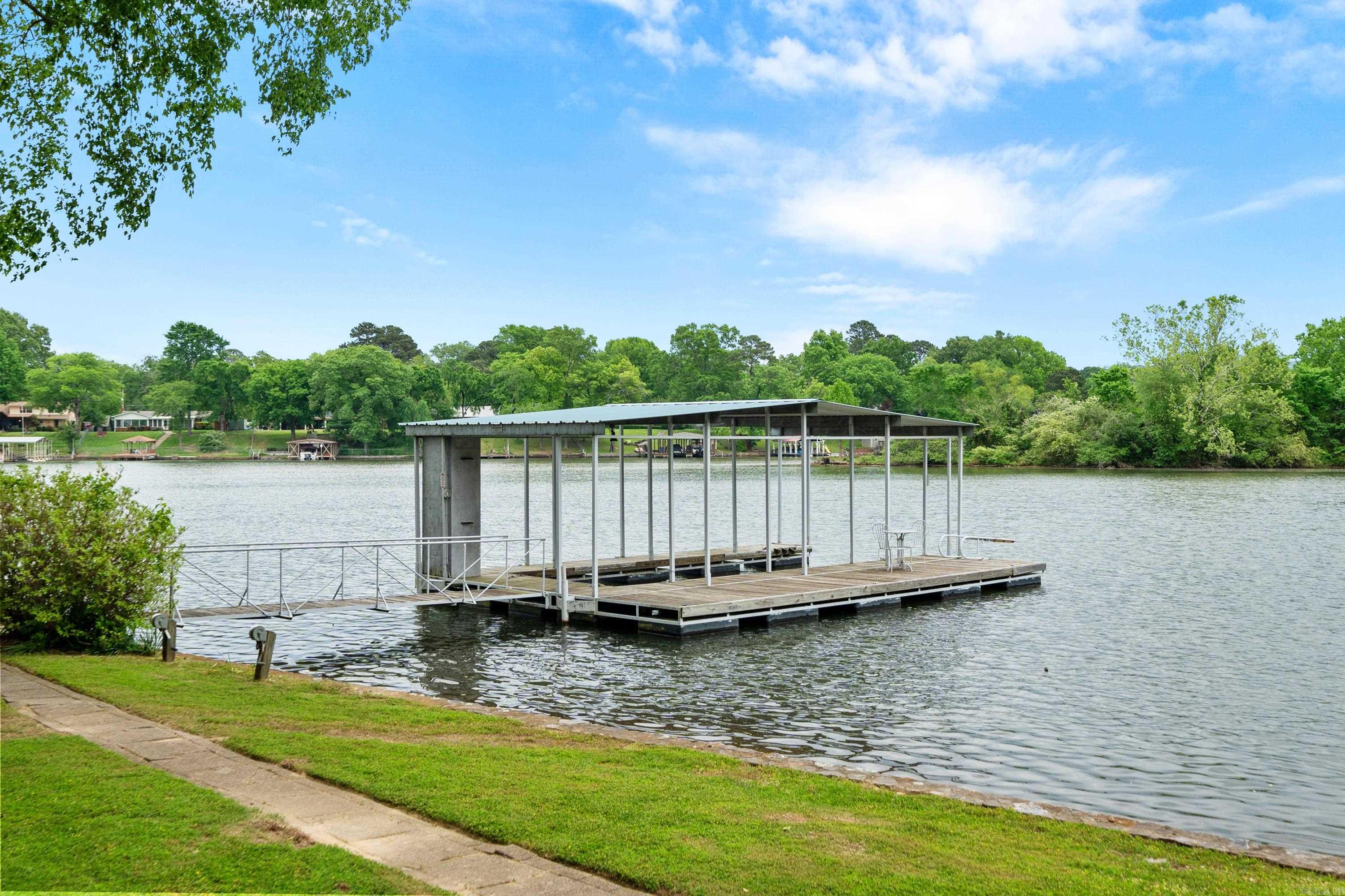 123 Lakesouth Terrace