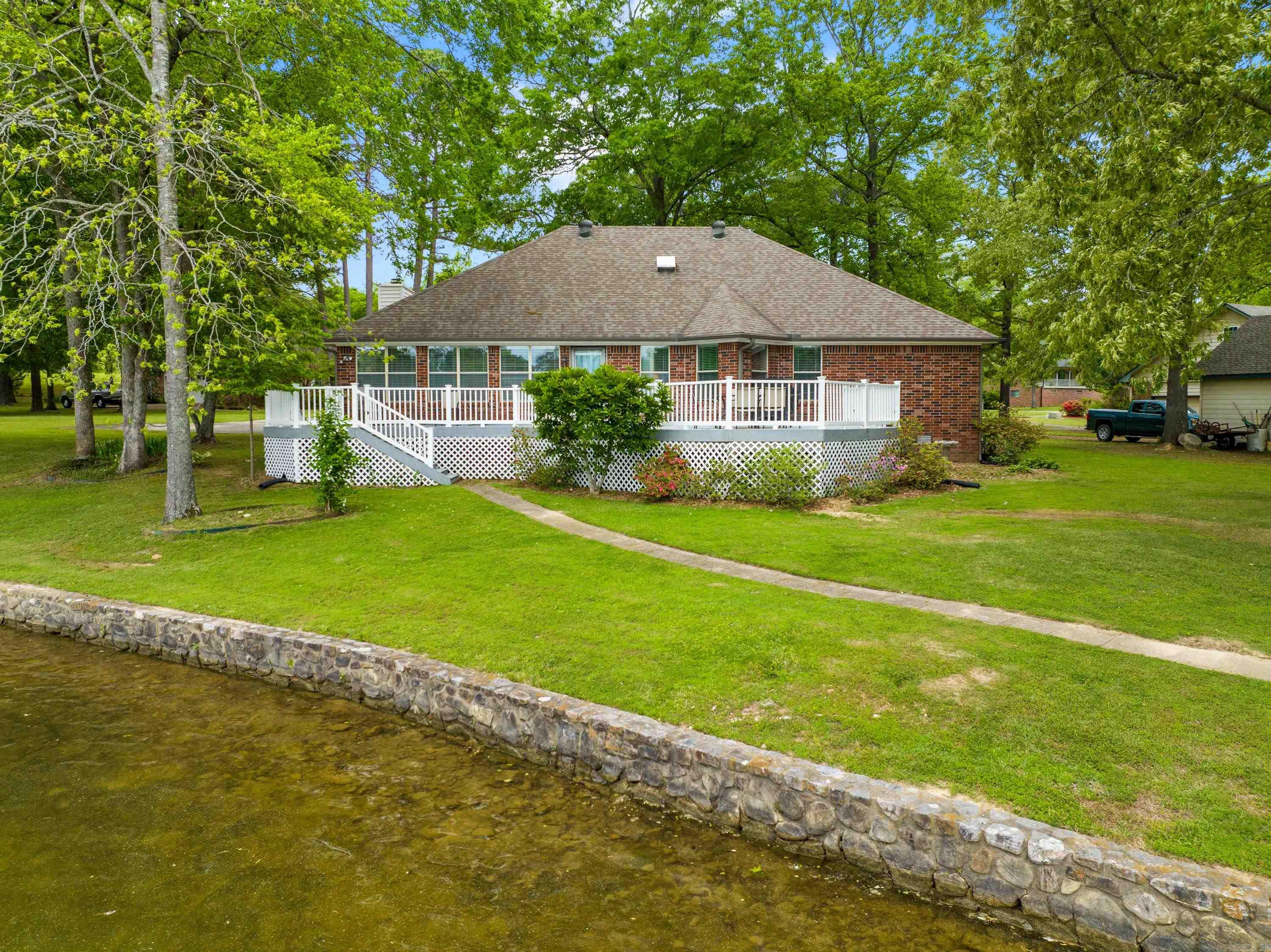 123 Lakesouth Terrace