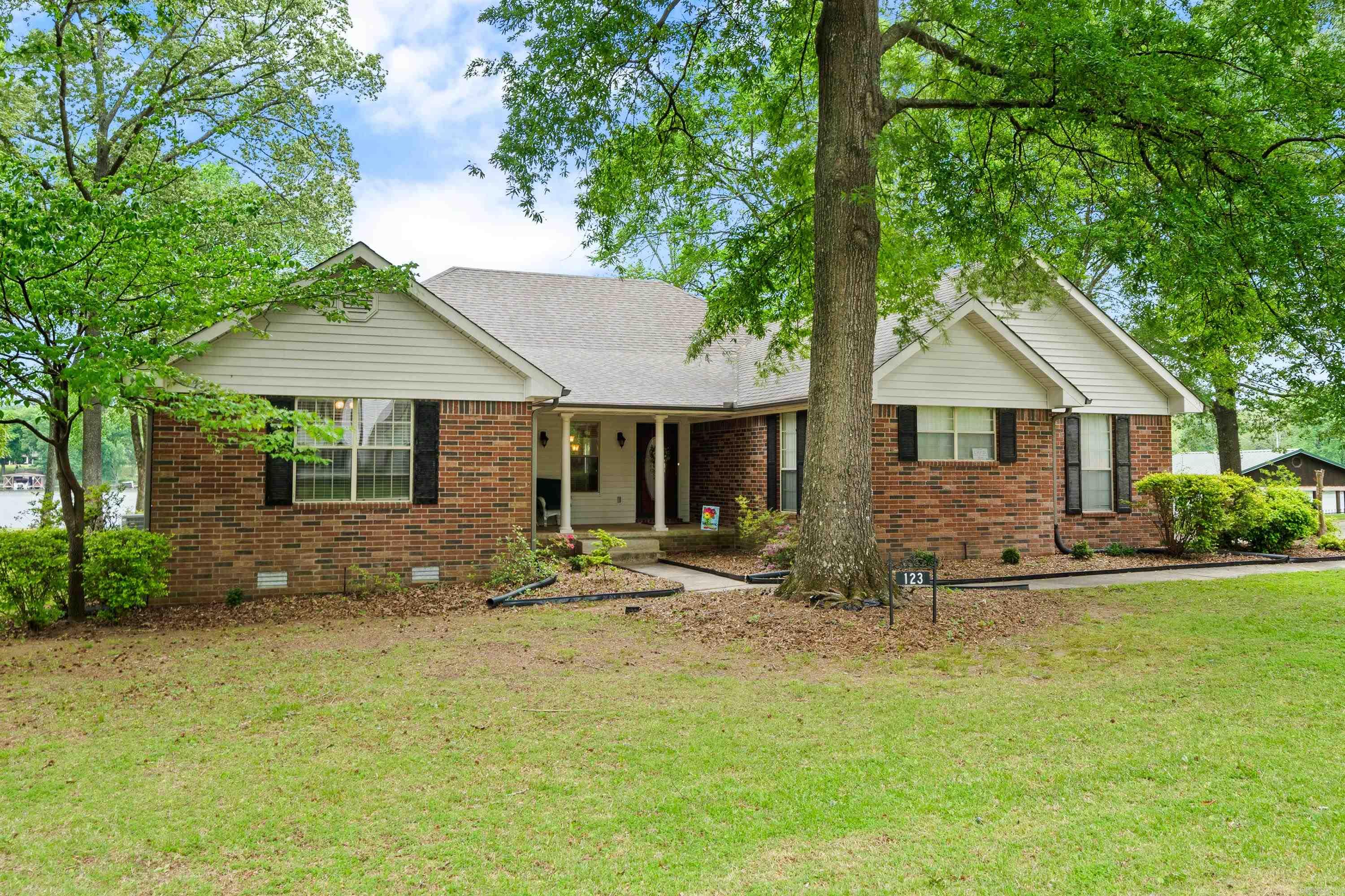 123 Lakesouth Terrace