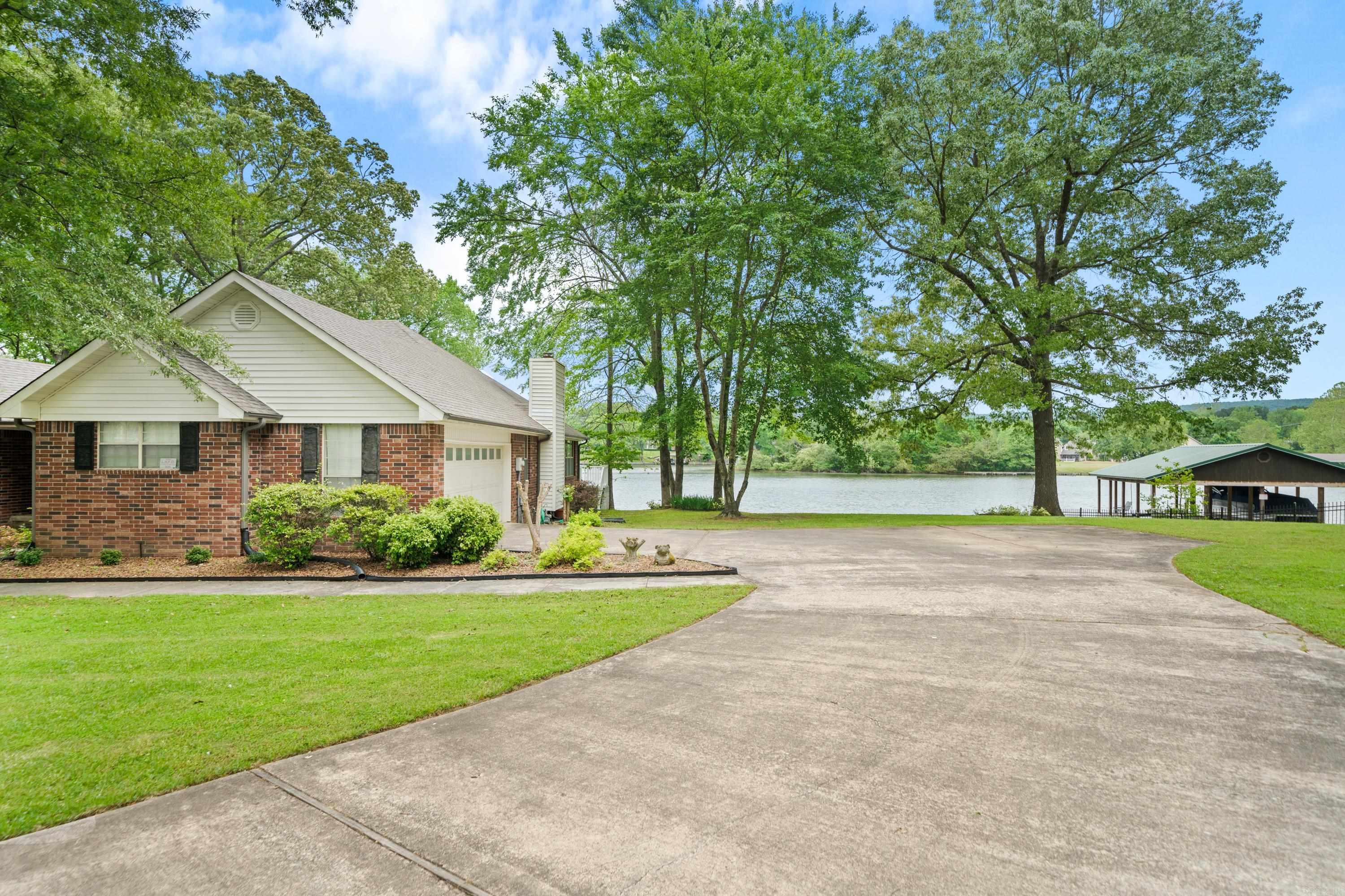 123 Lakesouth Terrace