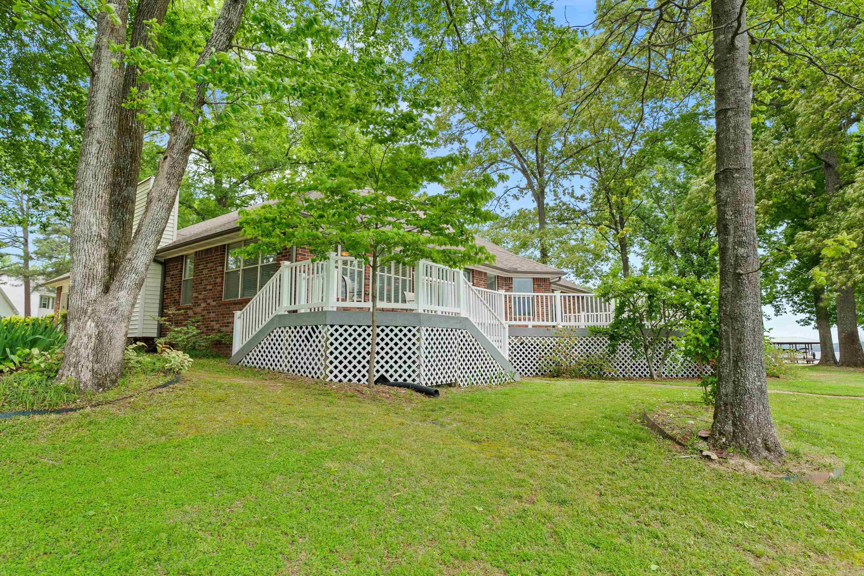 123 Lakesouth Terrace