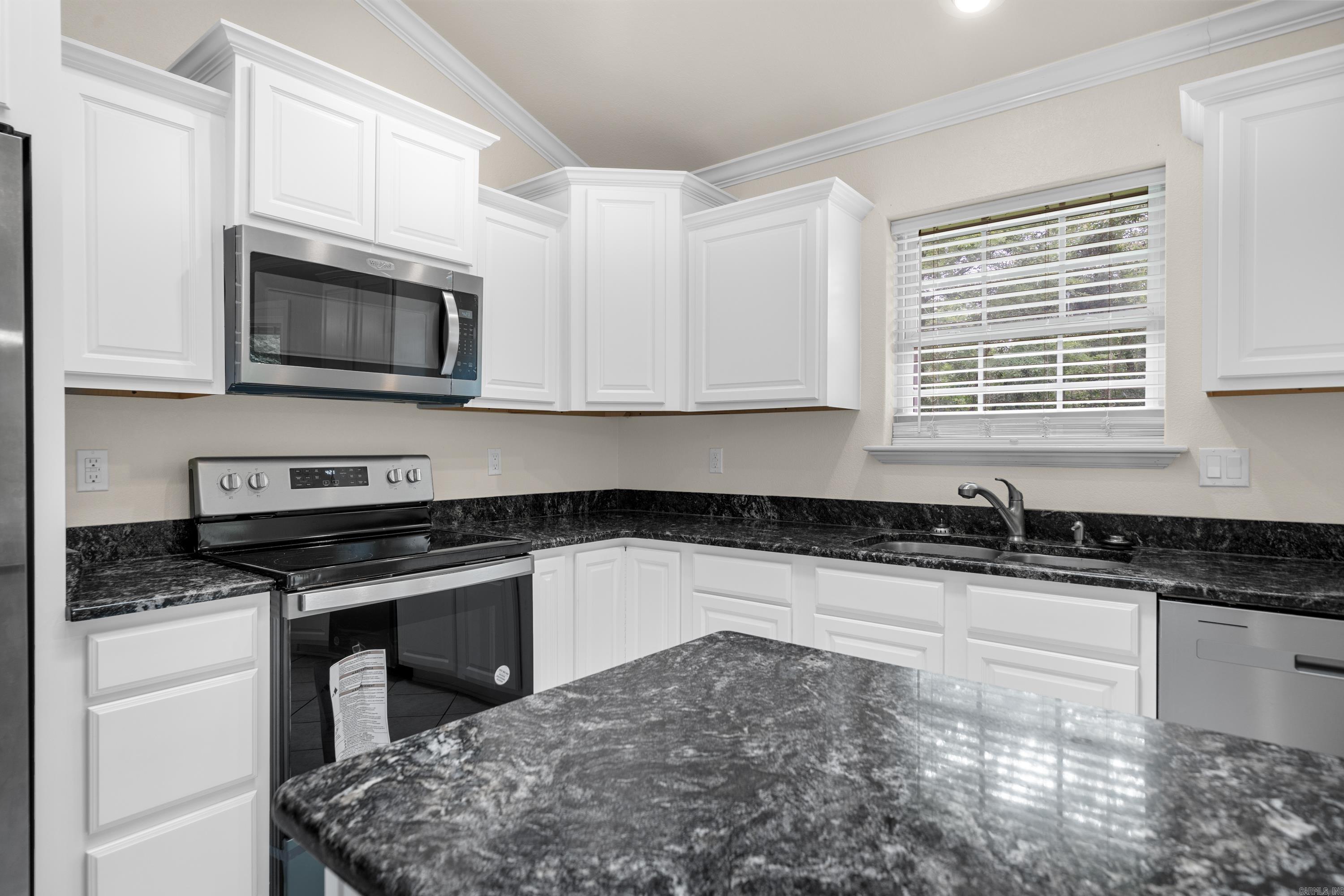 828 Lakeshore Drive