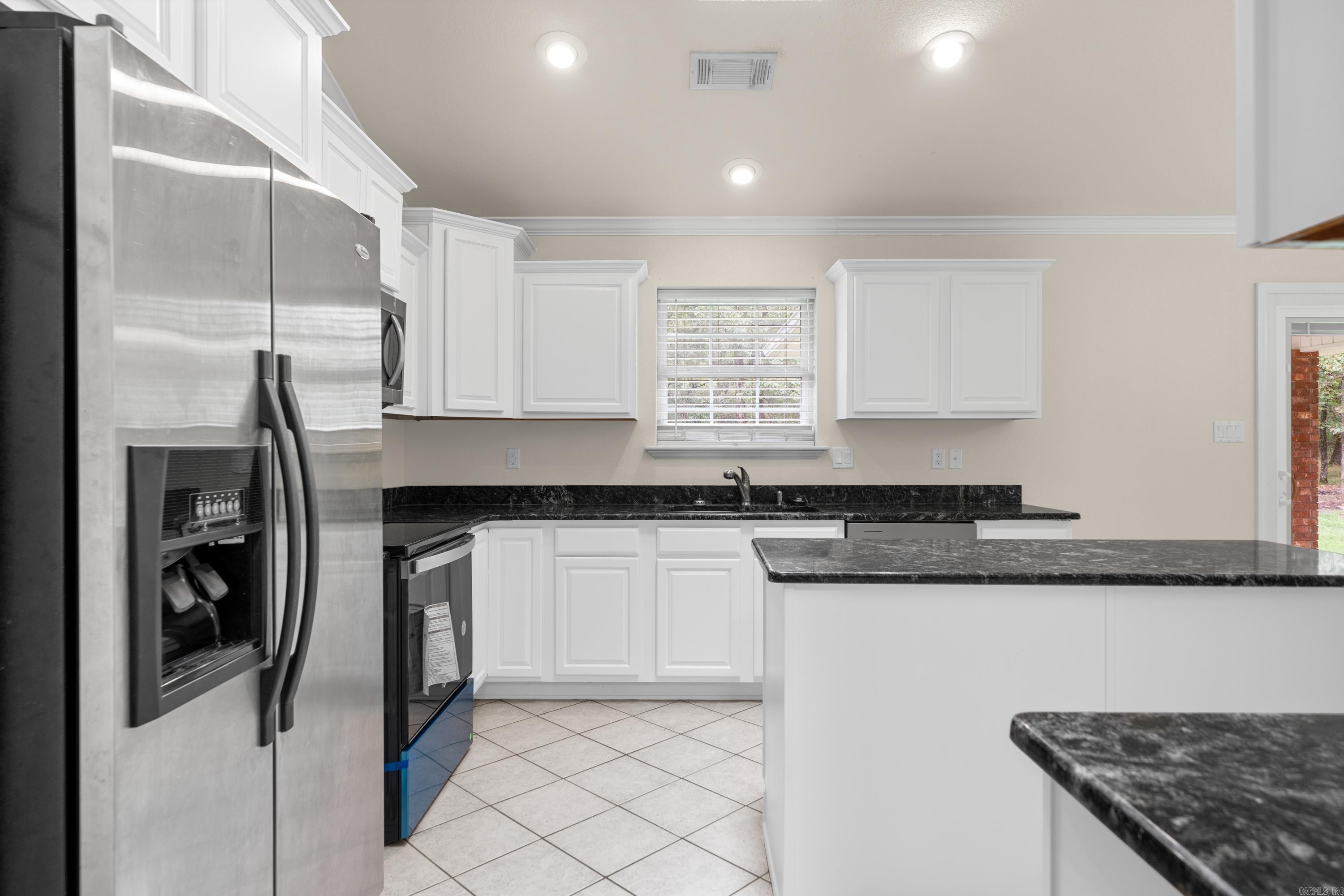 828 Lakeshore Drive