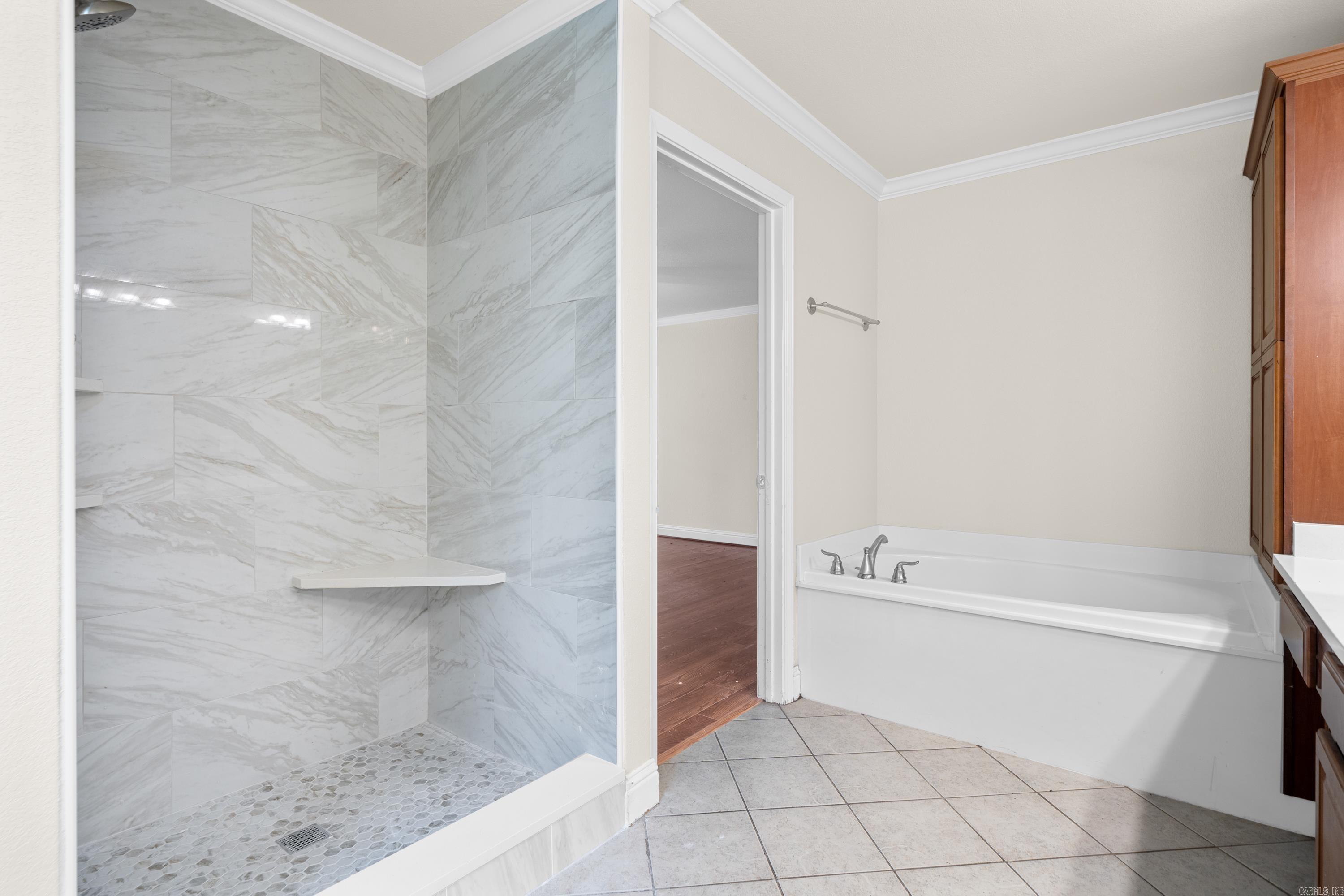 828 Lakeshore Drive
