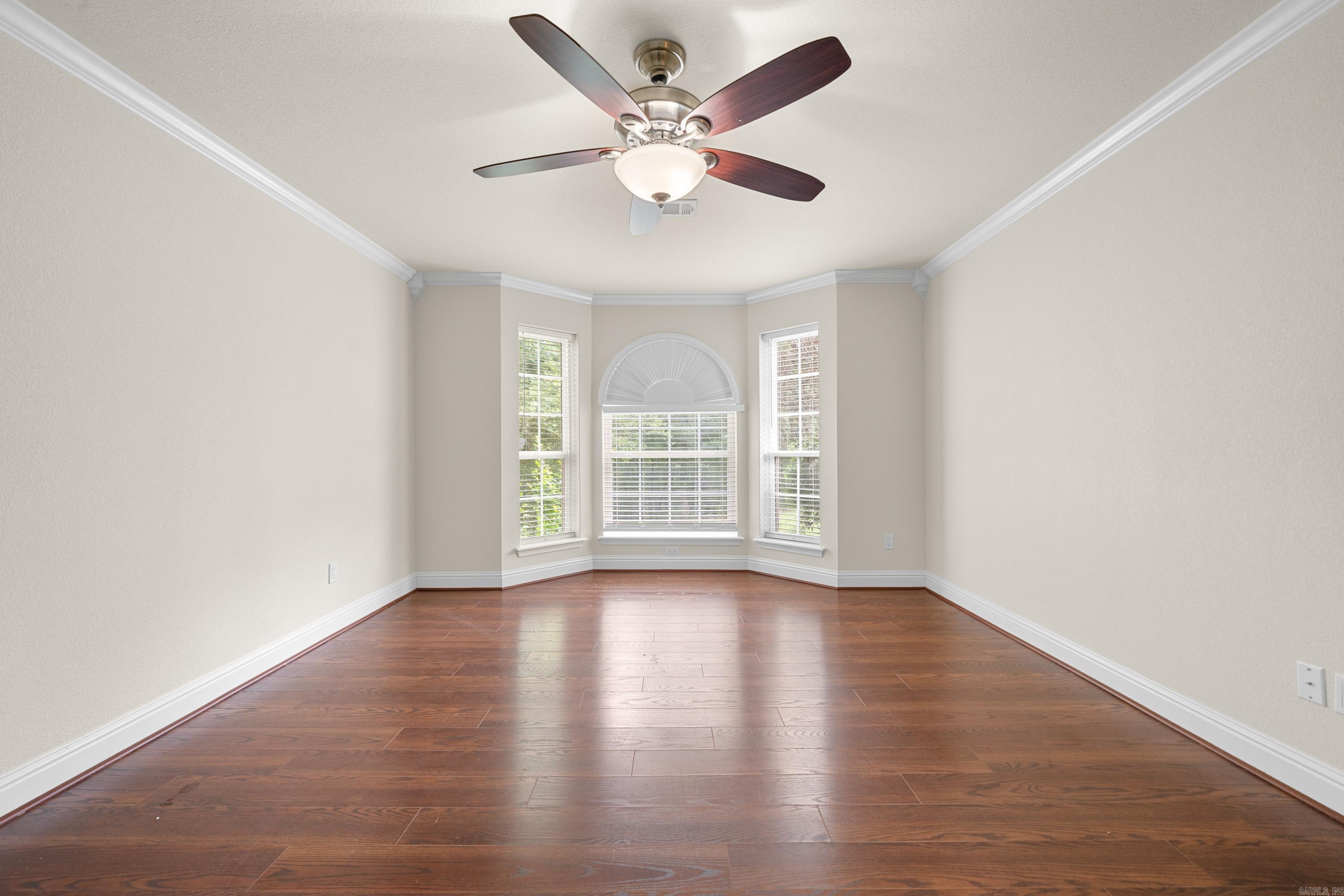 828 Lakeshore Drive
