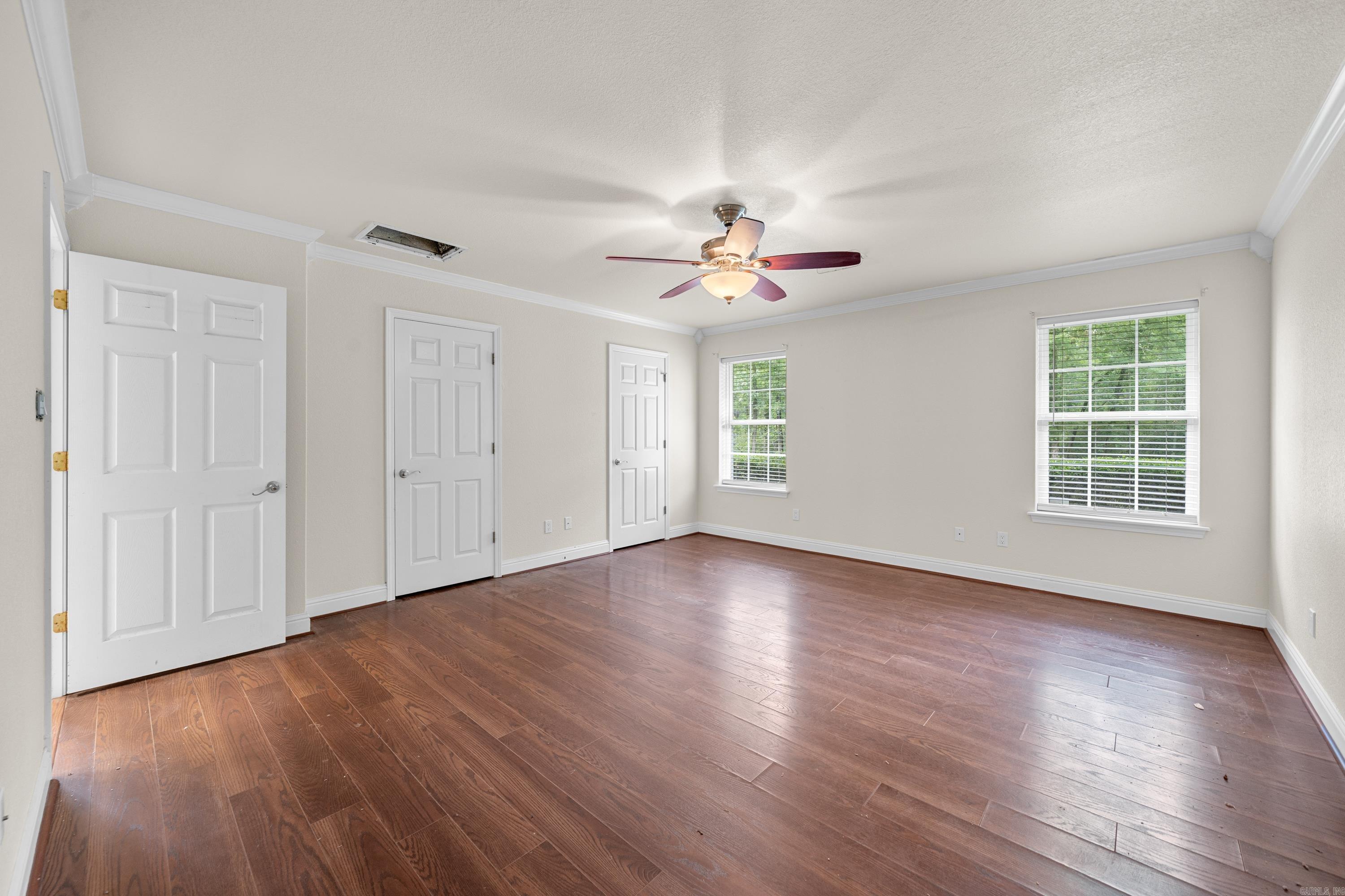828 Lakeshore Drive