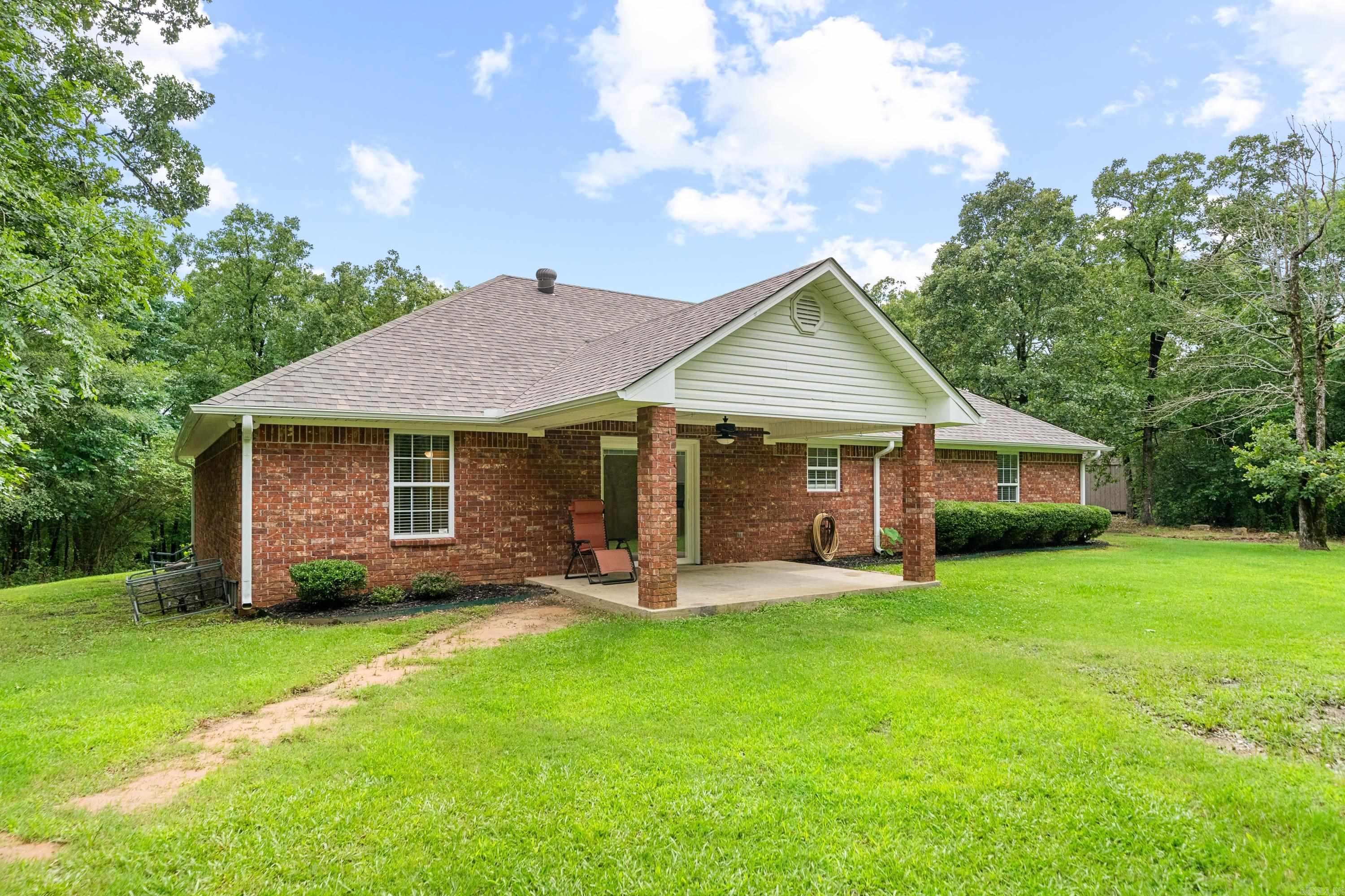 828 Lakeshore Drive