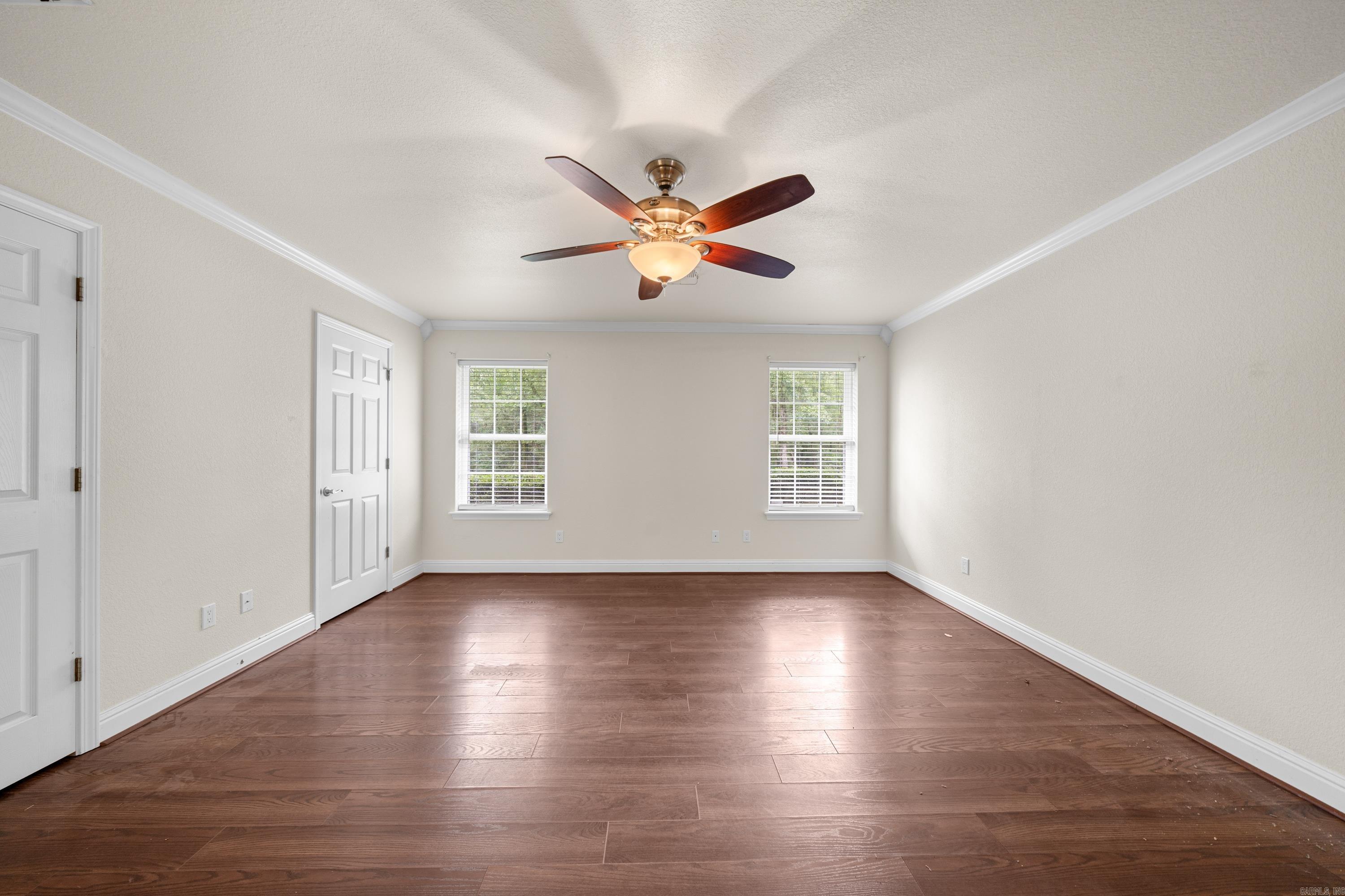 828 Lakeshore Drive
