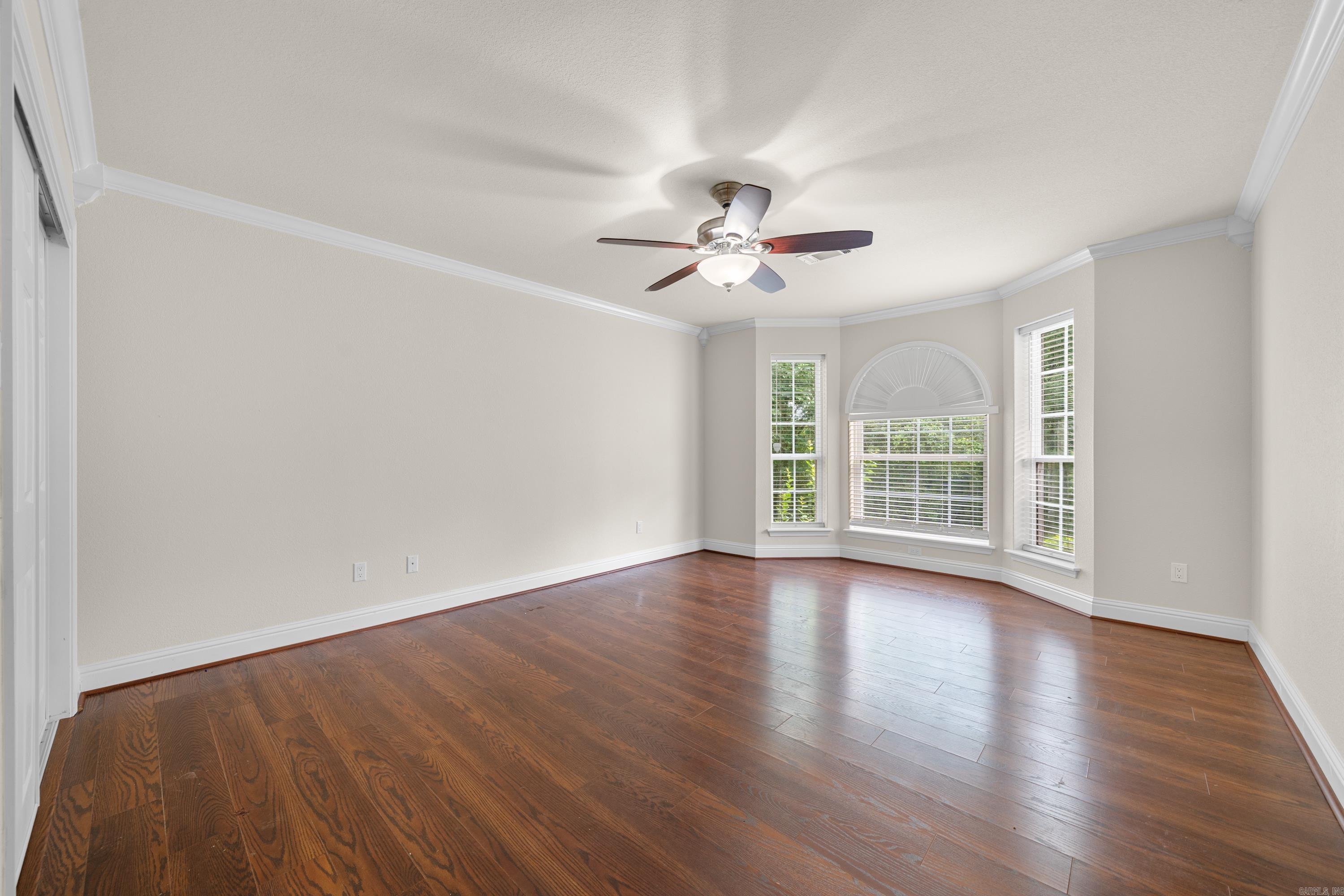 828 Lakeshore Drive