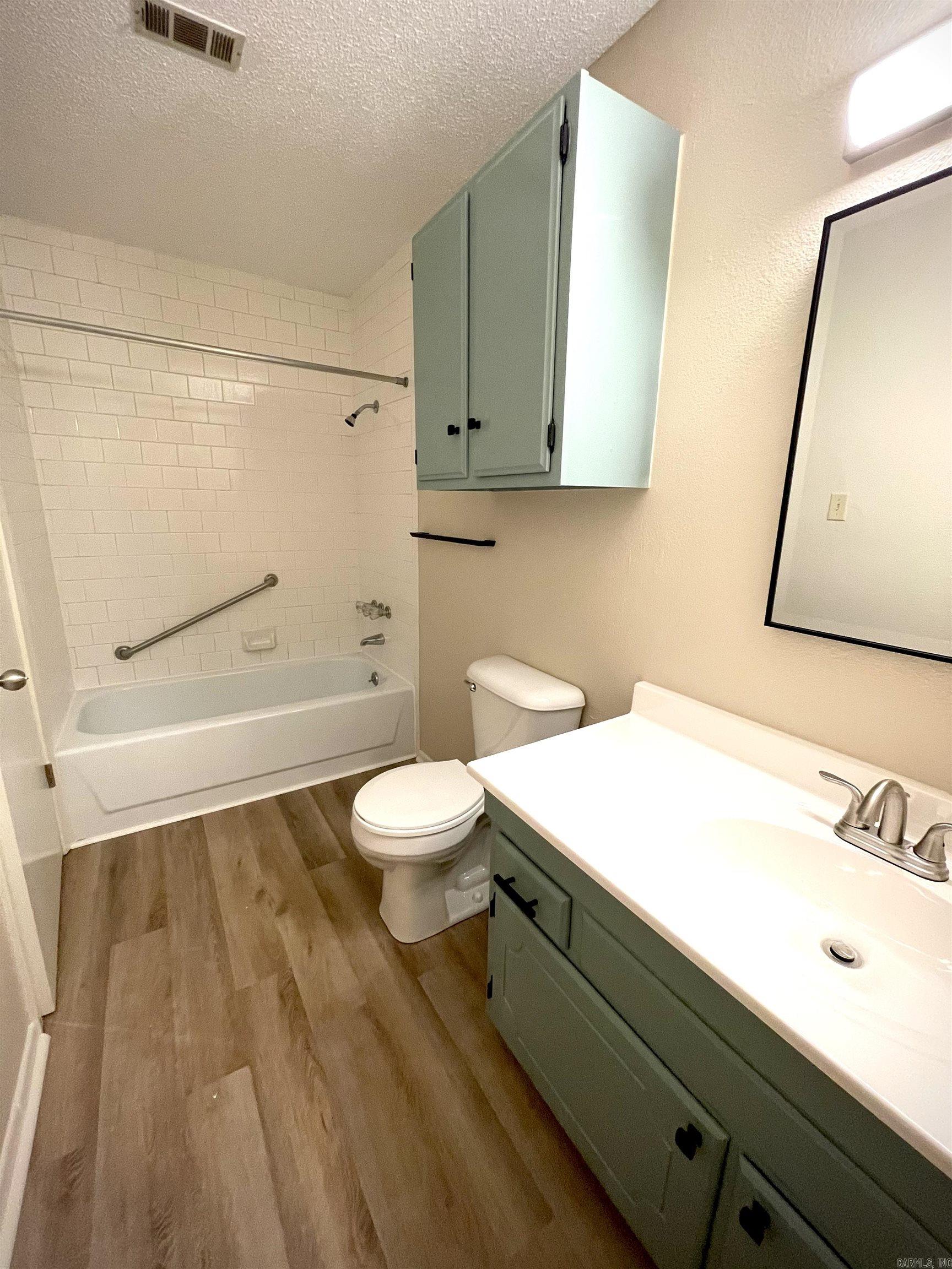 220 Cooper Street Unit: 2A