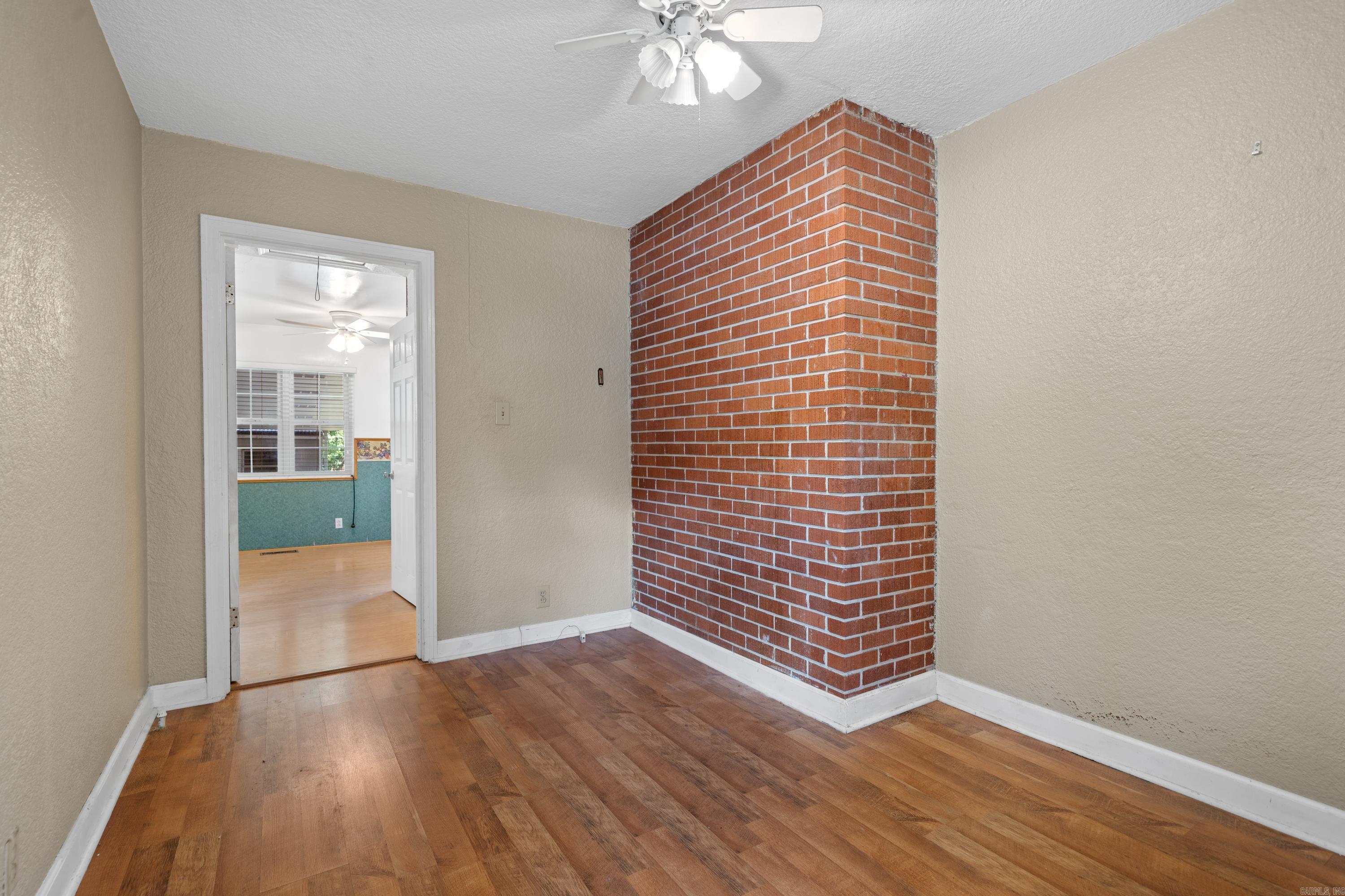 115 Roxbury St Street